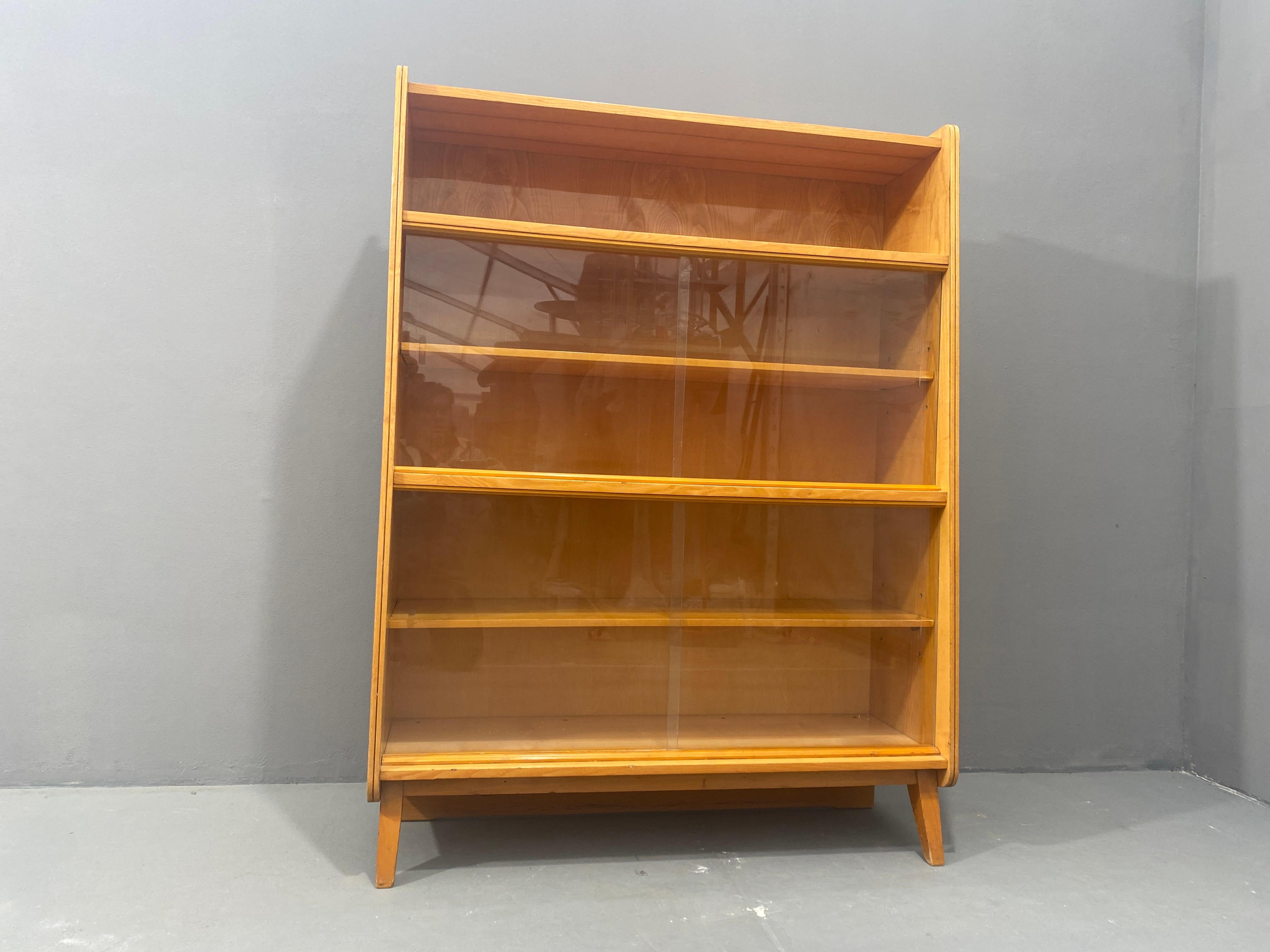 Mid-Century moderno Libreria in noce di metà secolo di František Jirák, 1960, Cecoslovacchia in vendita