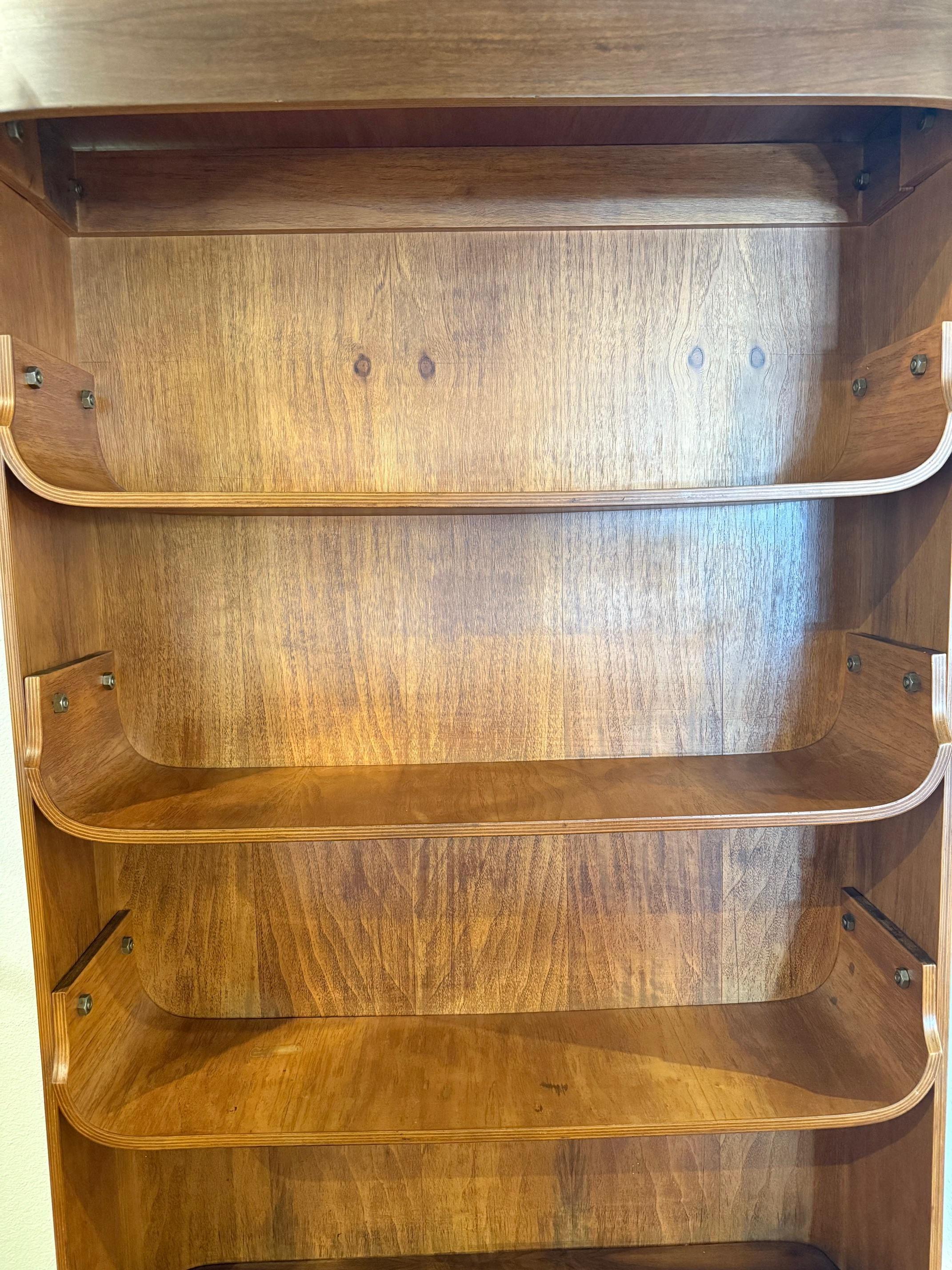 Mid-century Walnut Bookcase in the Dyrlund Style In Good Condition For Sale In Pasadena, CA