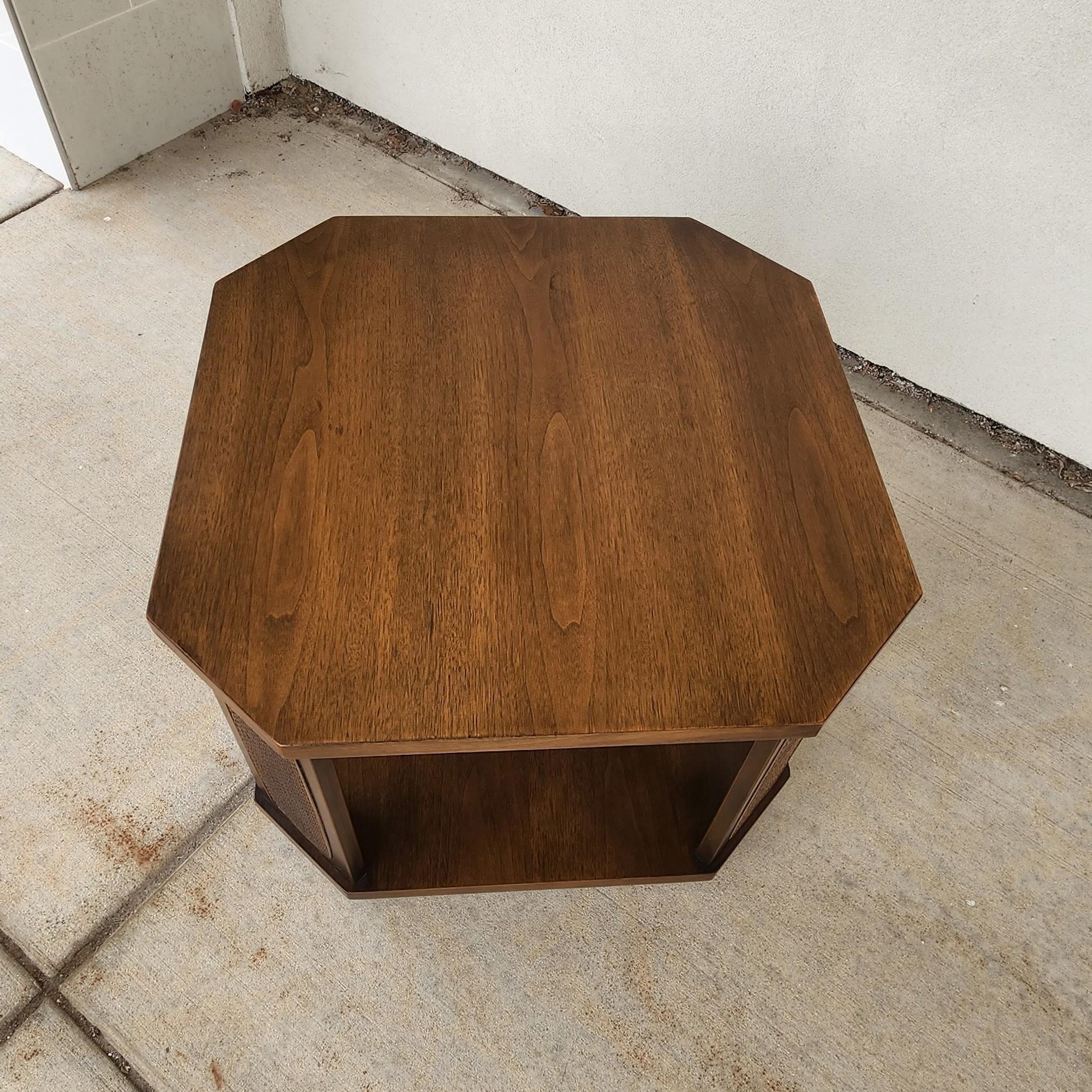 Mid-Century Walnut Broyhill Premier side table with caning For Sale 4
