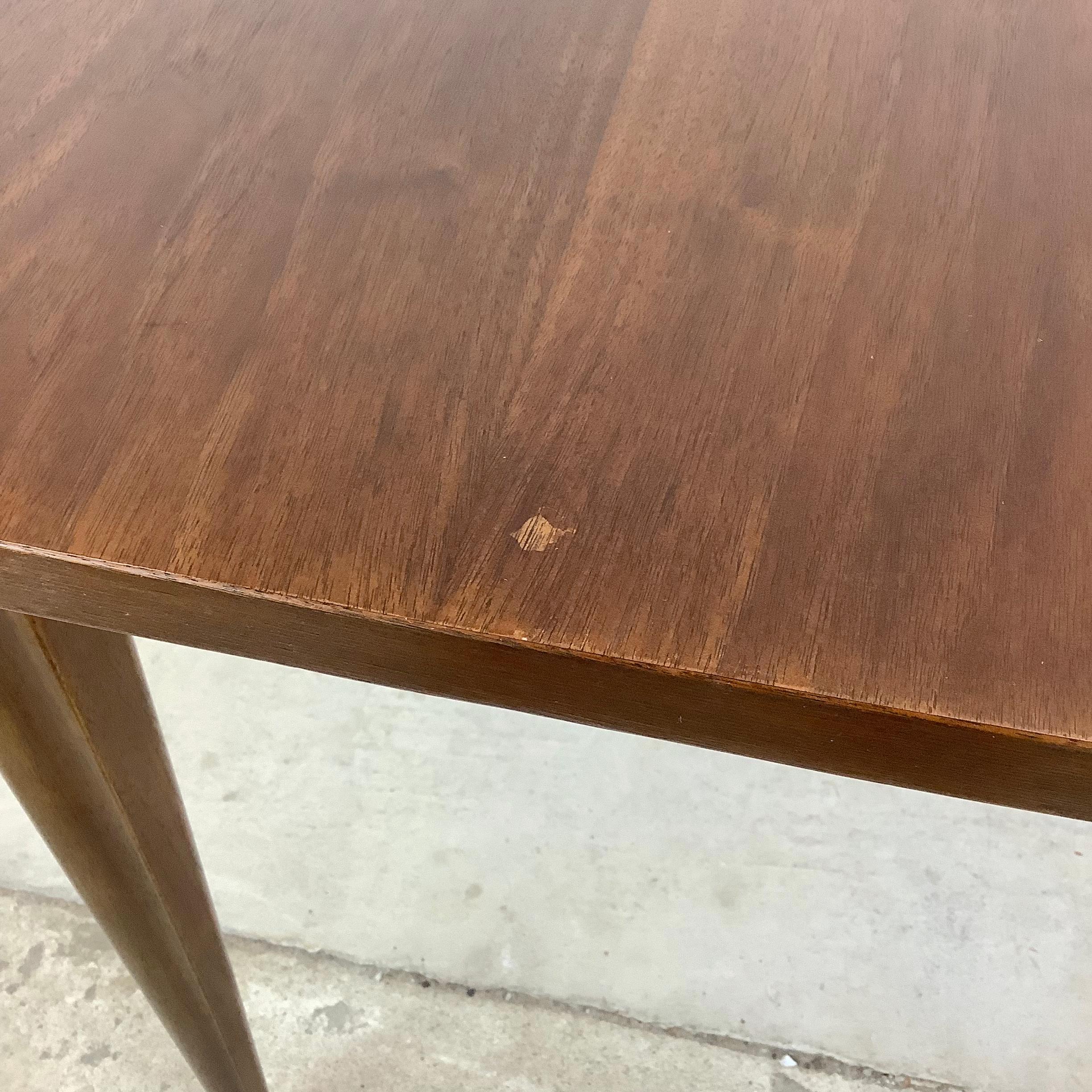 Mid-Century Walnut Broyhill Saga Dining Table With Leaf For Sale 7