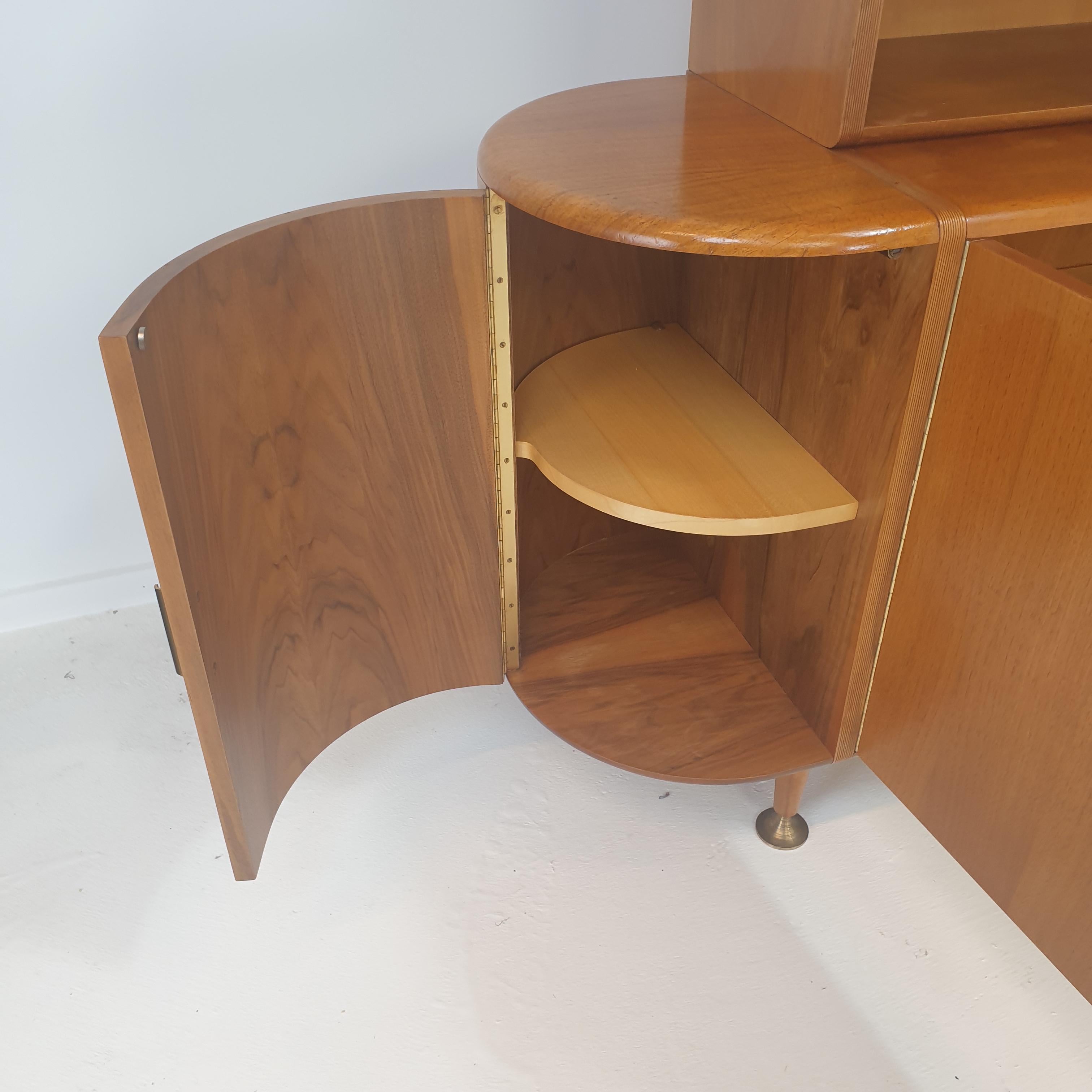 Mid-Century-Schrank und Sideboard aus Nussbaumholz von A.A. Für Zijlstra, 1950er Jahre, „Maulwurf“ im Angebot 5