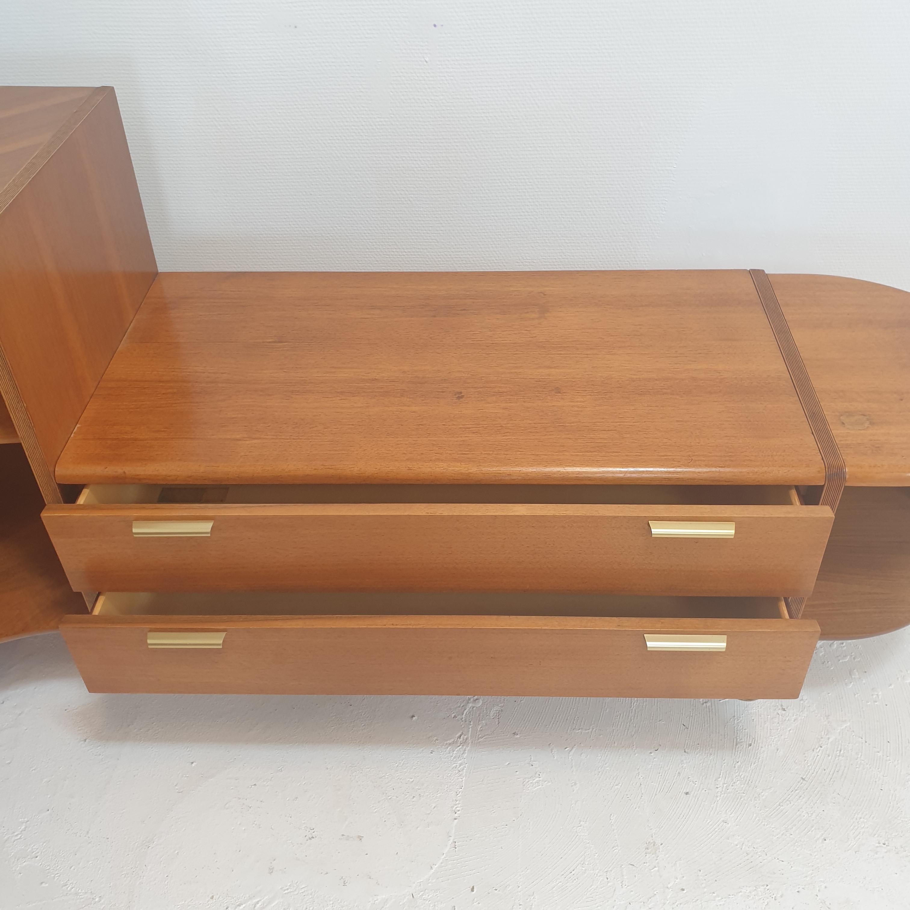 Mid-Century-Schrank und Sideboard aus Nussbaumholz von A.A. Für Zijlstra, 1950er Jahre, „Maulwurf“ im Angebot 9