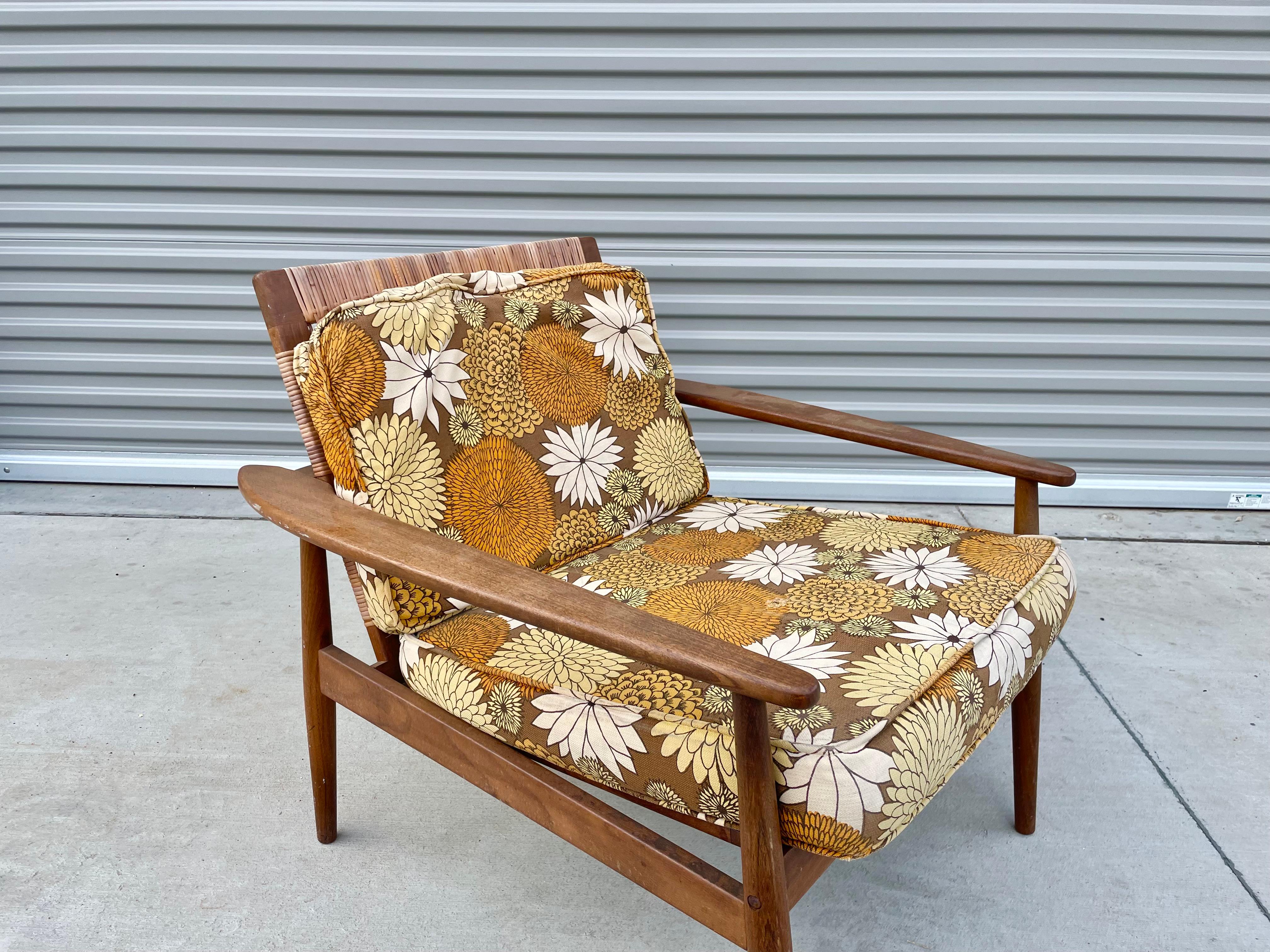 Midcentury Walnut Cane Lounge Chair Styled After Hans Olsen In Good Condition For Sale In North Hollywood, CA