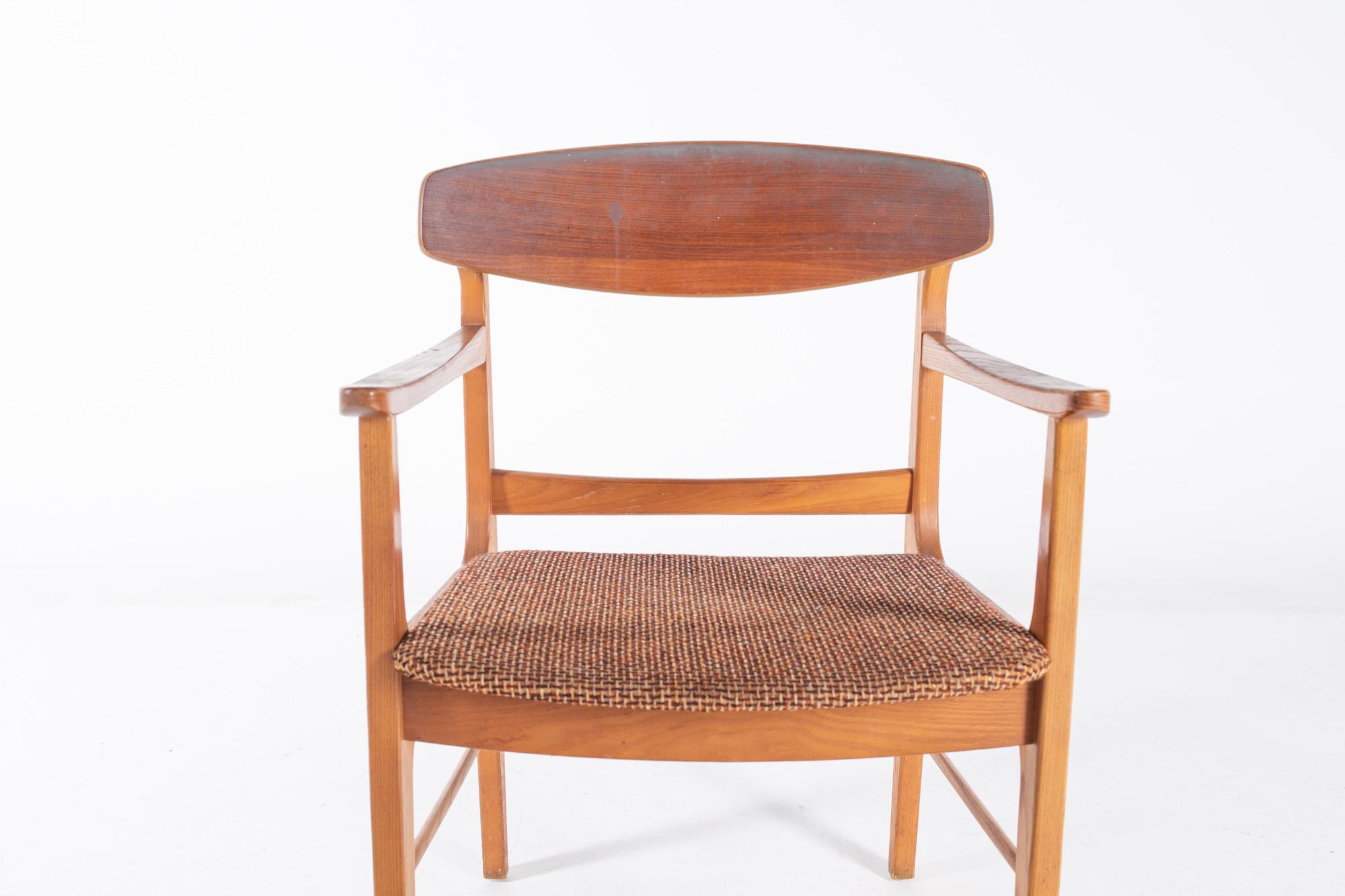 Mid Century Walnut Cats Eye Dining Chairs, Set of 4 For Sale 4