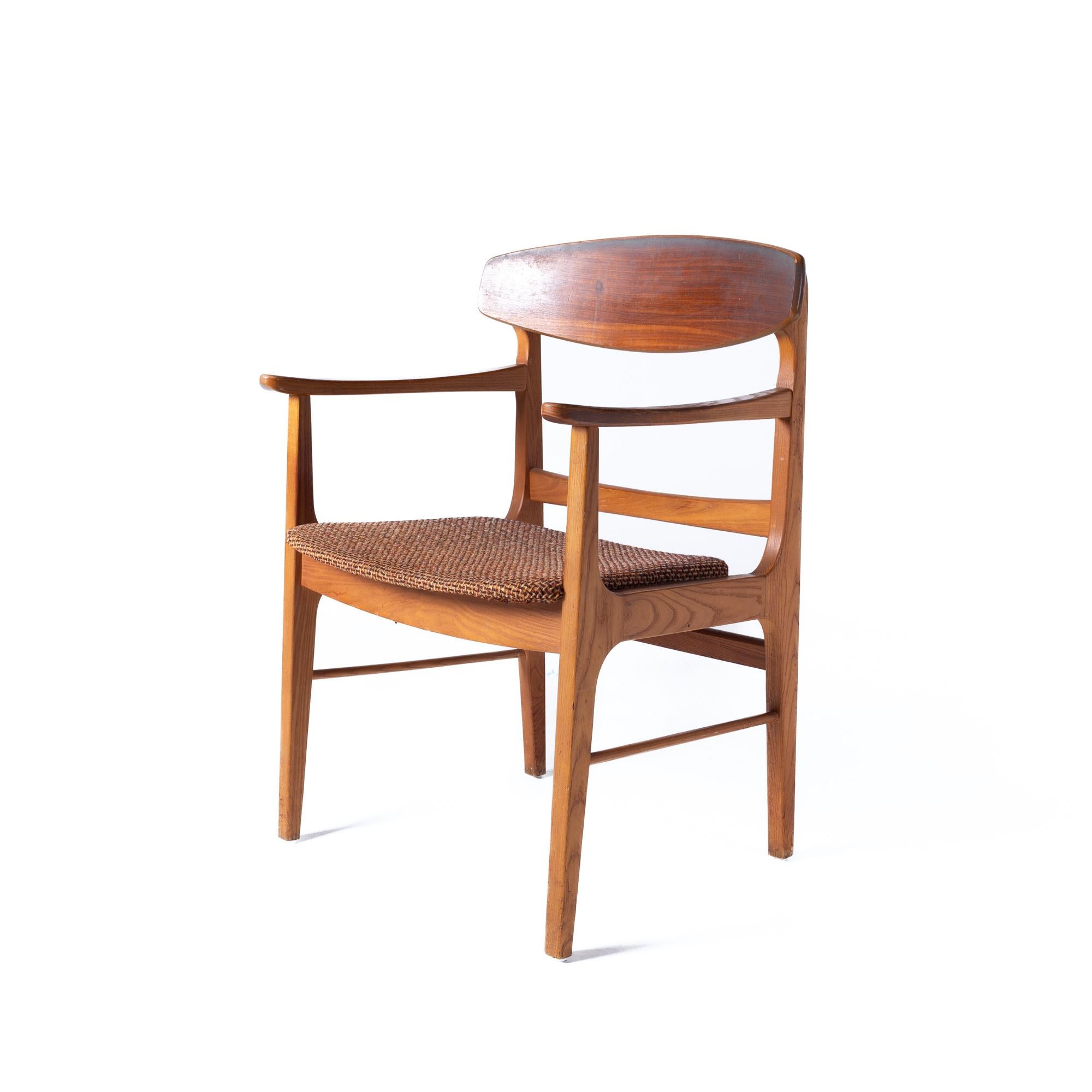 Late 20th Century Mid Century Walnut Cats Eye Dining Chairs, Set of 4 For Sale