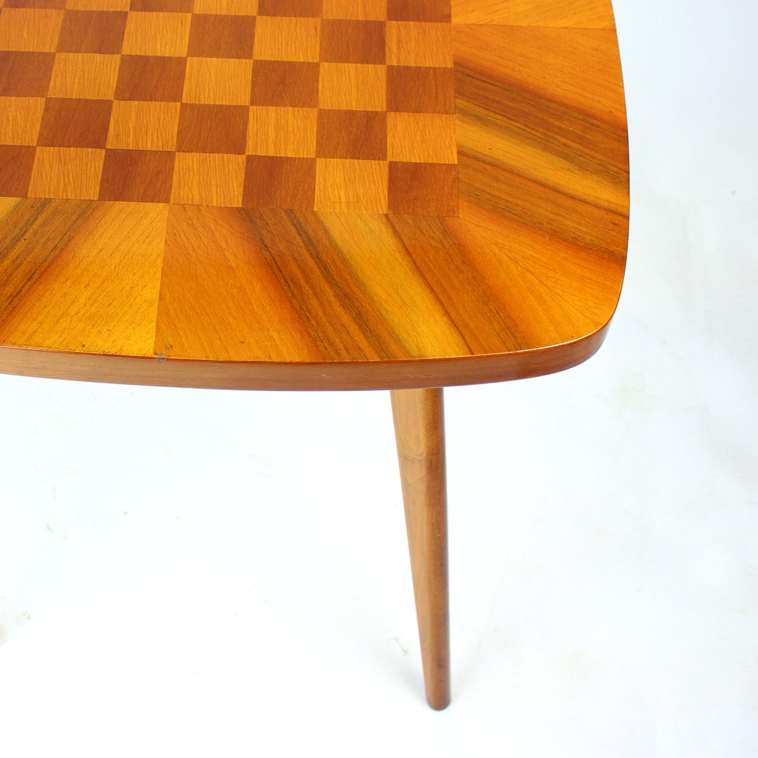 Mid Century Walnut Chess Coffee Table, Czechoslovakia, 1960s (Tschechisch) im Angebot