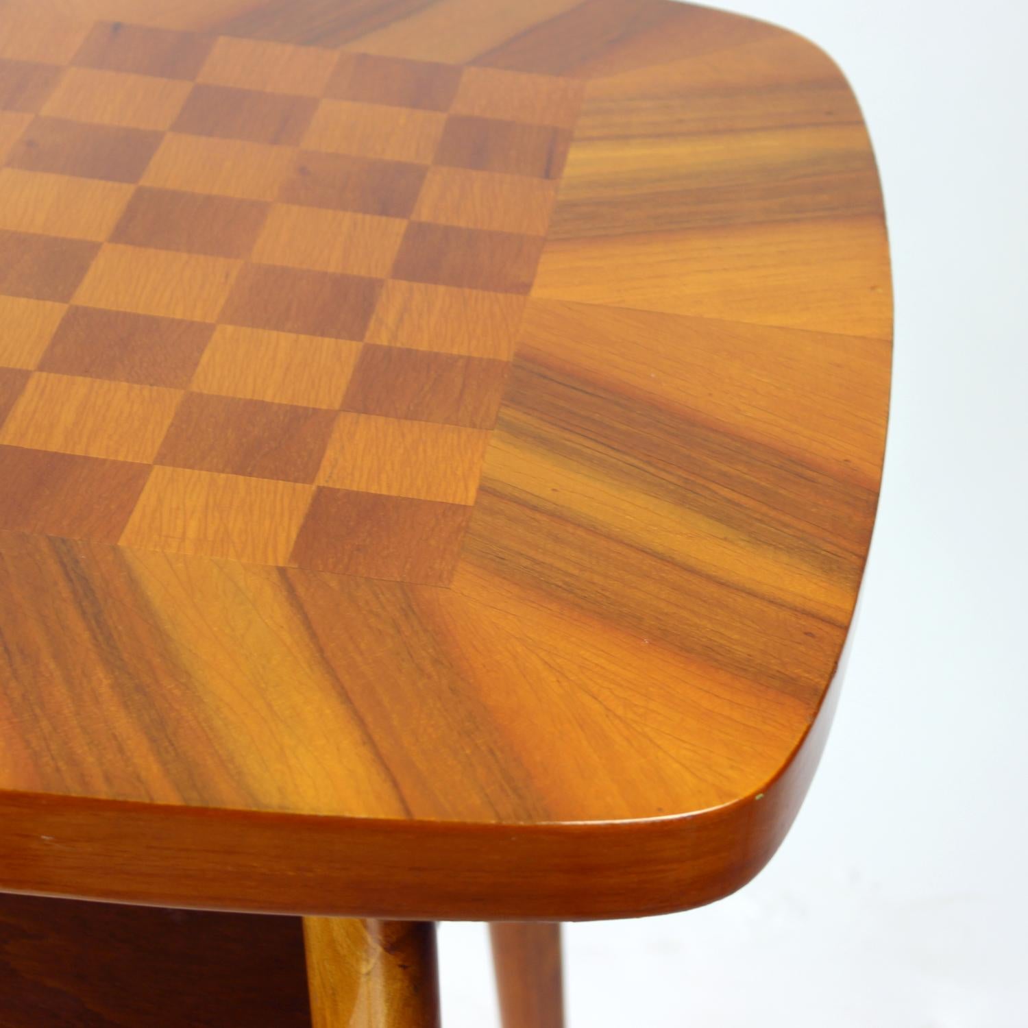 Mid Century Walnut Chess Coffee Table, Czechoslovakia, 1960s (Mitte des 20. Jahrhunderts) im Angebot