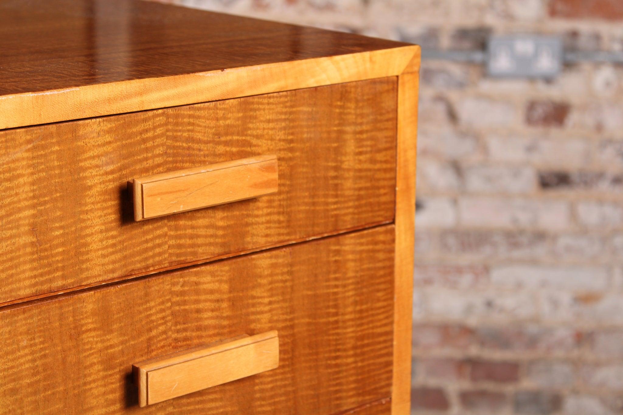 Mid-Century Walnut Chest of 6 Drawers by Alfred COX, England, Circa 1960s 4