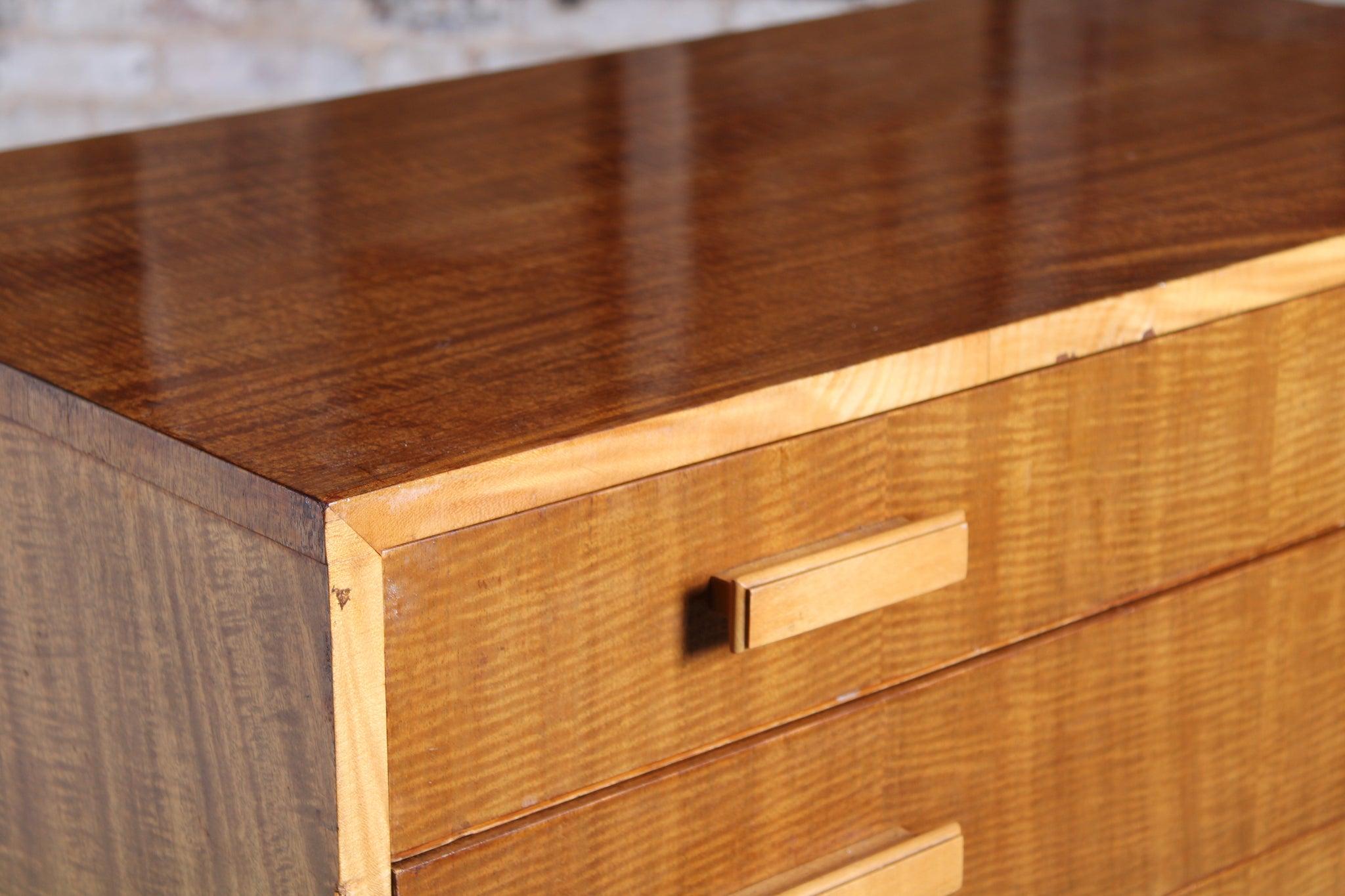 Mid-Century Walnut Chest of 6 Drawers by Alfred COX, England, Circa 1960s 1