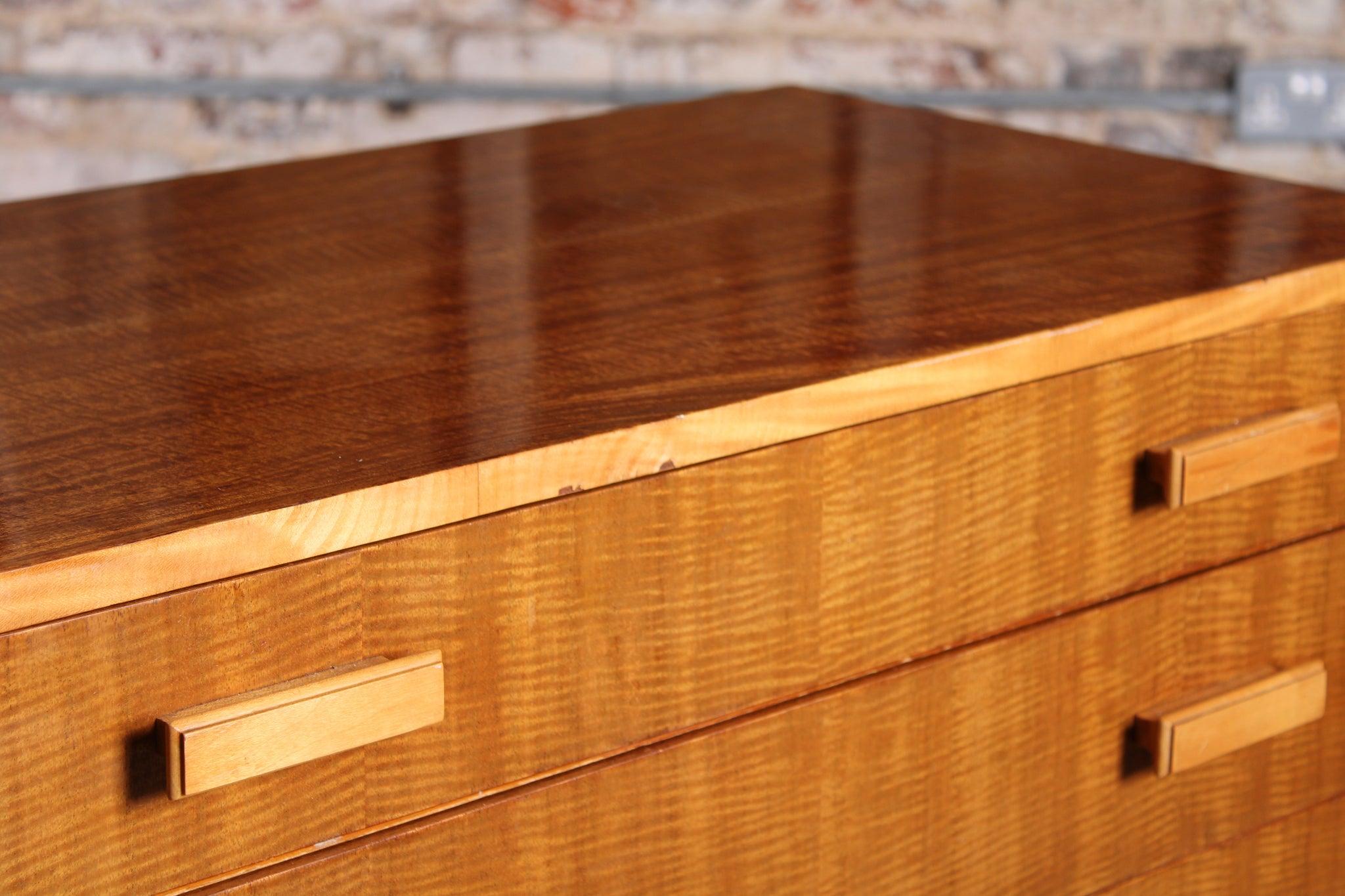 Mid-Century Walnut Chest of 6 Drawers by Alfred COX, England, Circa 1960s 2