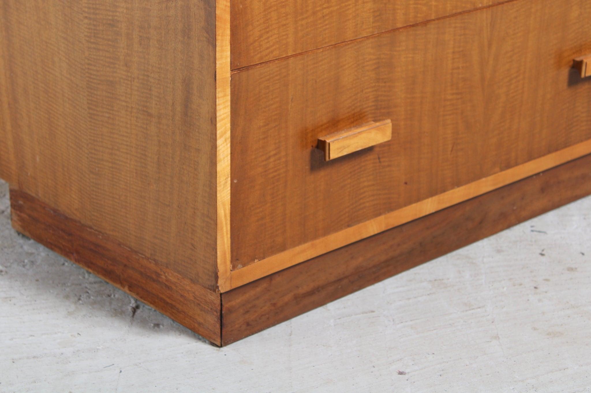 Mid-Century Walnut Chest of 6 Drawers by Alfred COX, England, Circa 1960s 3
