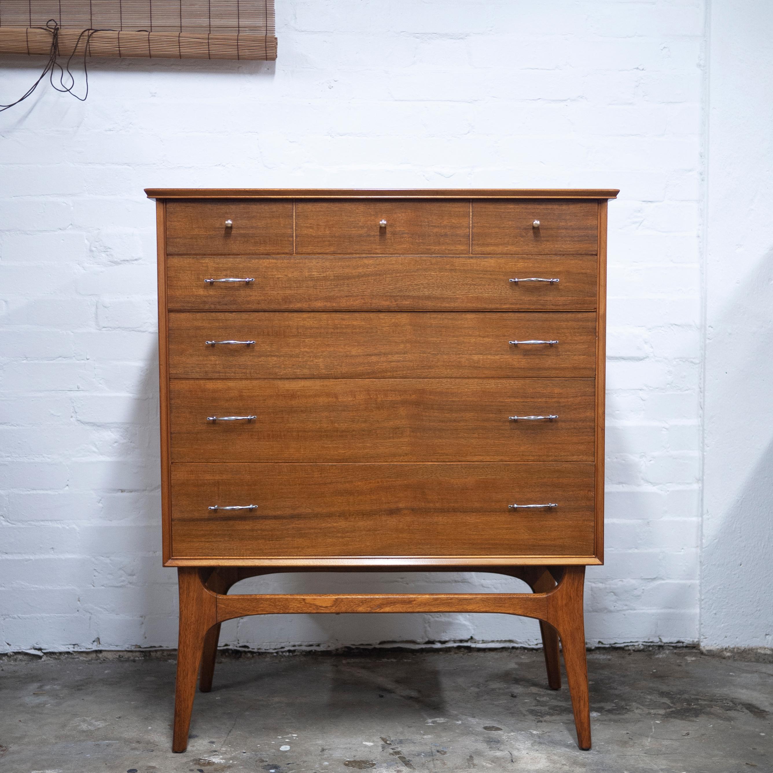 A vintage walnut veneer and teak and five drawer chest of drawers by Alfred COX.

Manufacturer - Alfred COX

Design Period - 1950 to 1959

Country of Manufacture - U.K

Style - midcentury

Detailed Condition - Good with minimal
