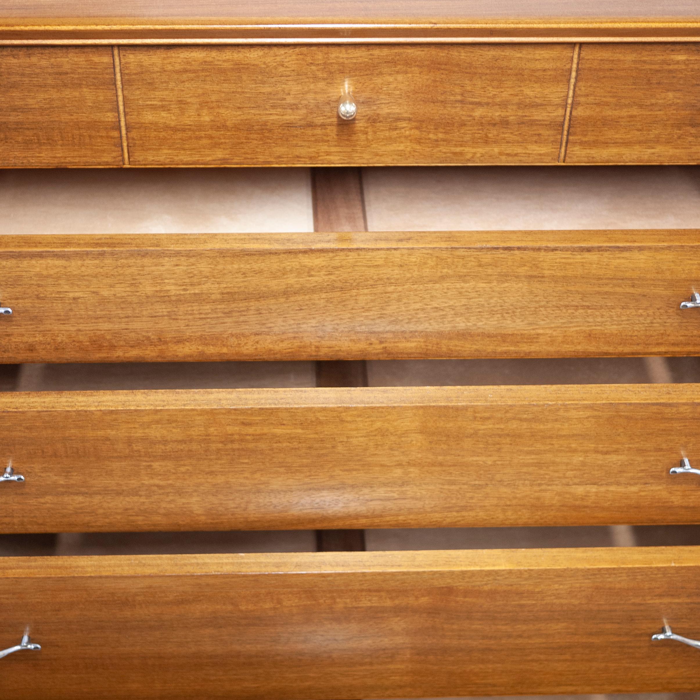 Midcentury Walnut Chest of Drawers by Alfred COX, 1960s For Sale 1