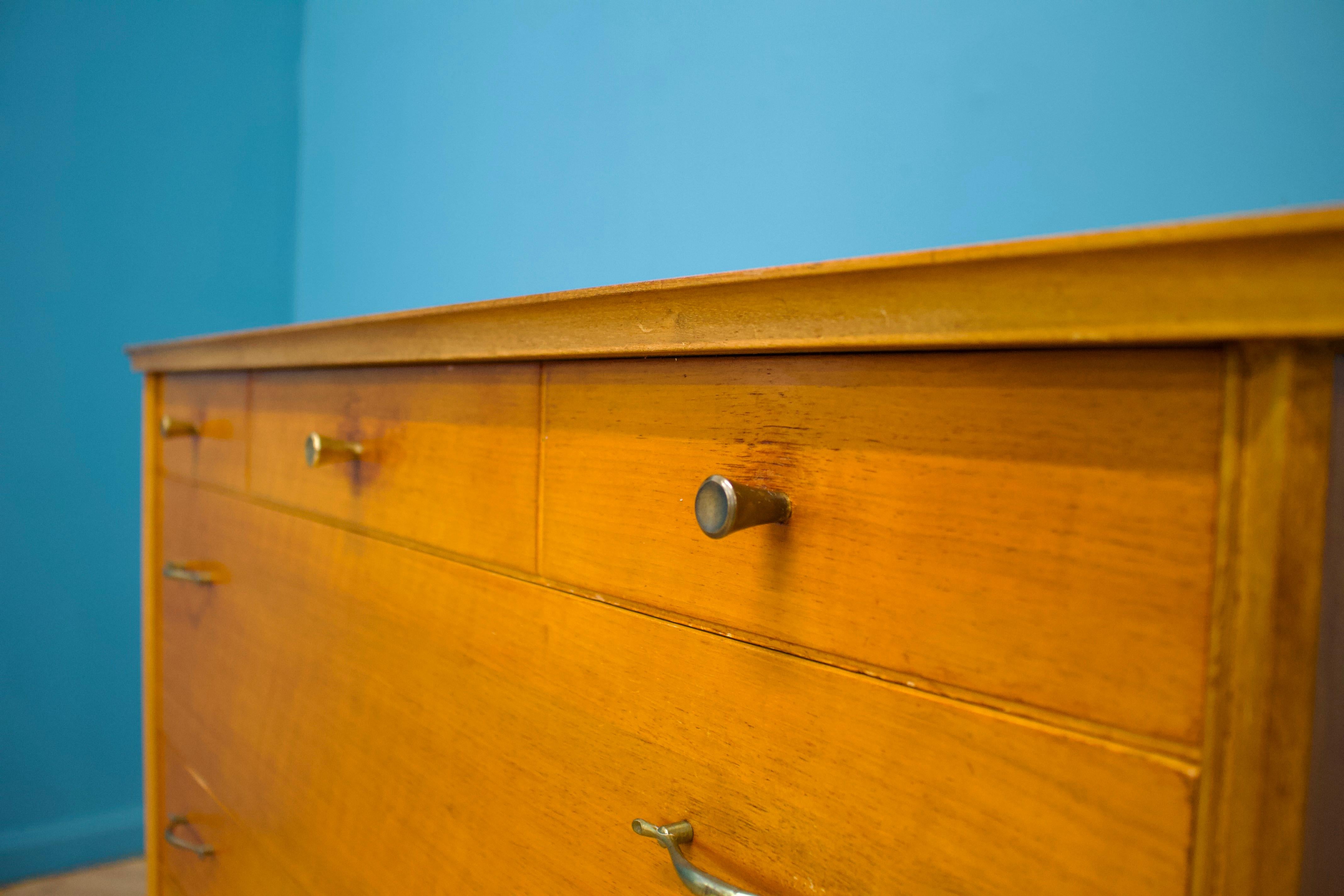 Mid-Century Walnut Chest of Drawers by Alfred COX for Heals, 1960s For Sale 2