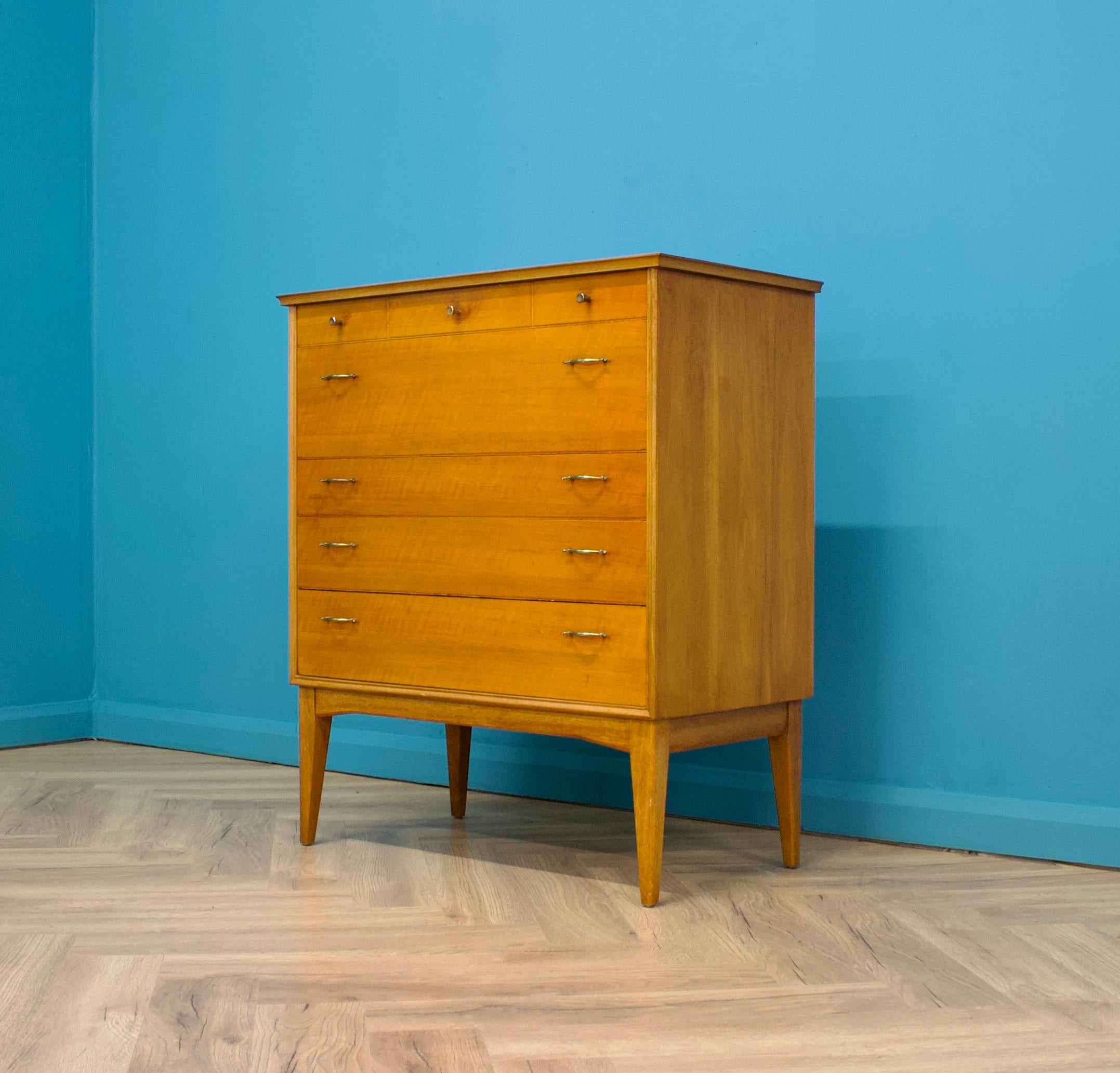 British Mid-Century Walnut Chest of Drawers by Alfred COX for Heals, 1960s For Sale