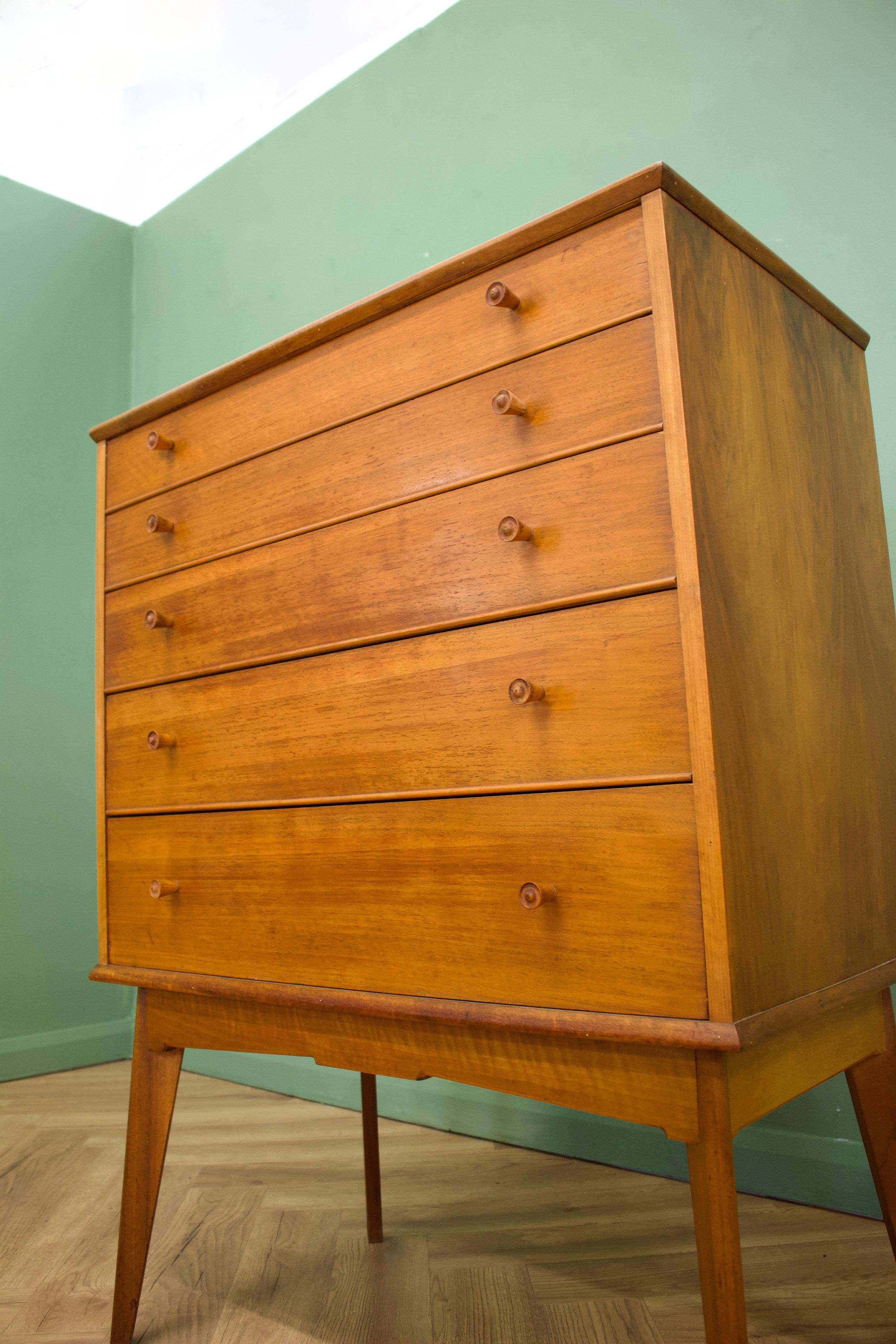 British Mid-Century Walnut Chest of Drawers by Alfred COX for Heals, 1960s