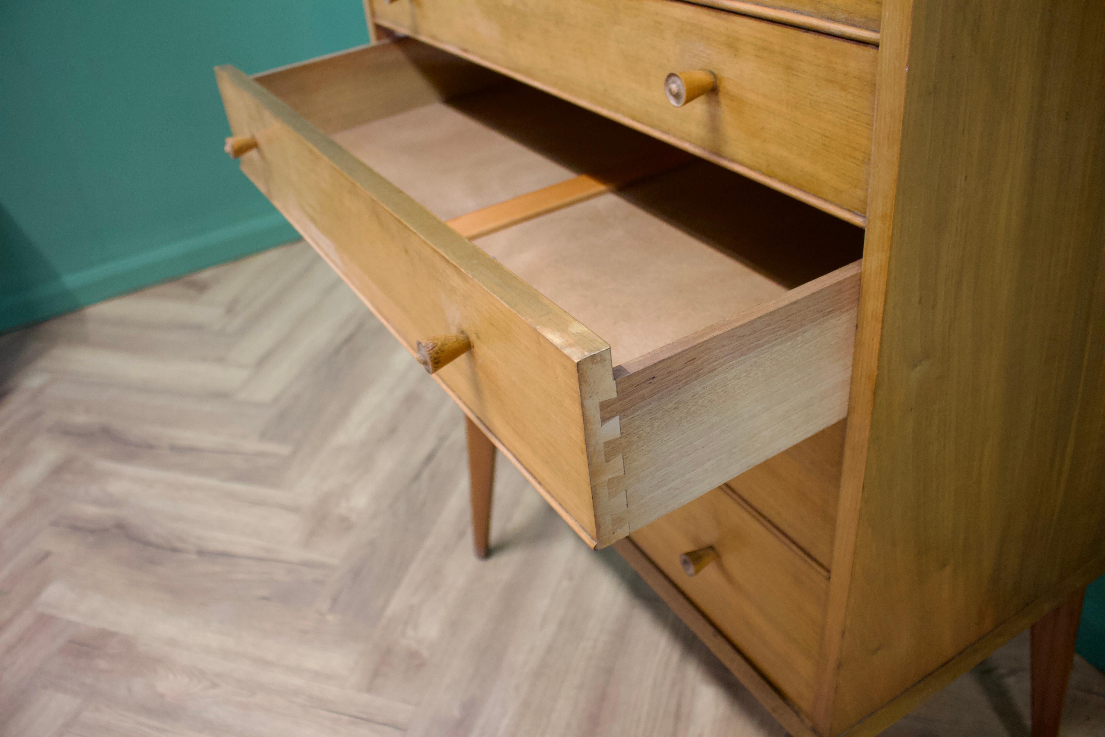 Mid-Century Walnut Chest of Drawers by Alfred COX for Heals, 1960s In Good Condition In South Shields, GB