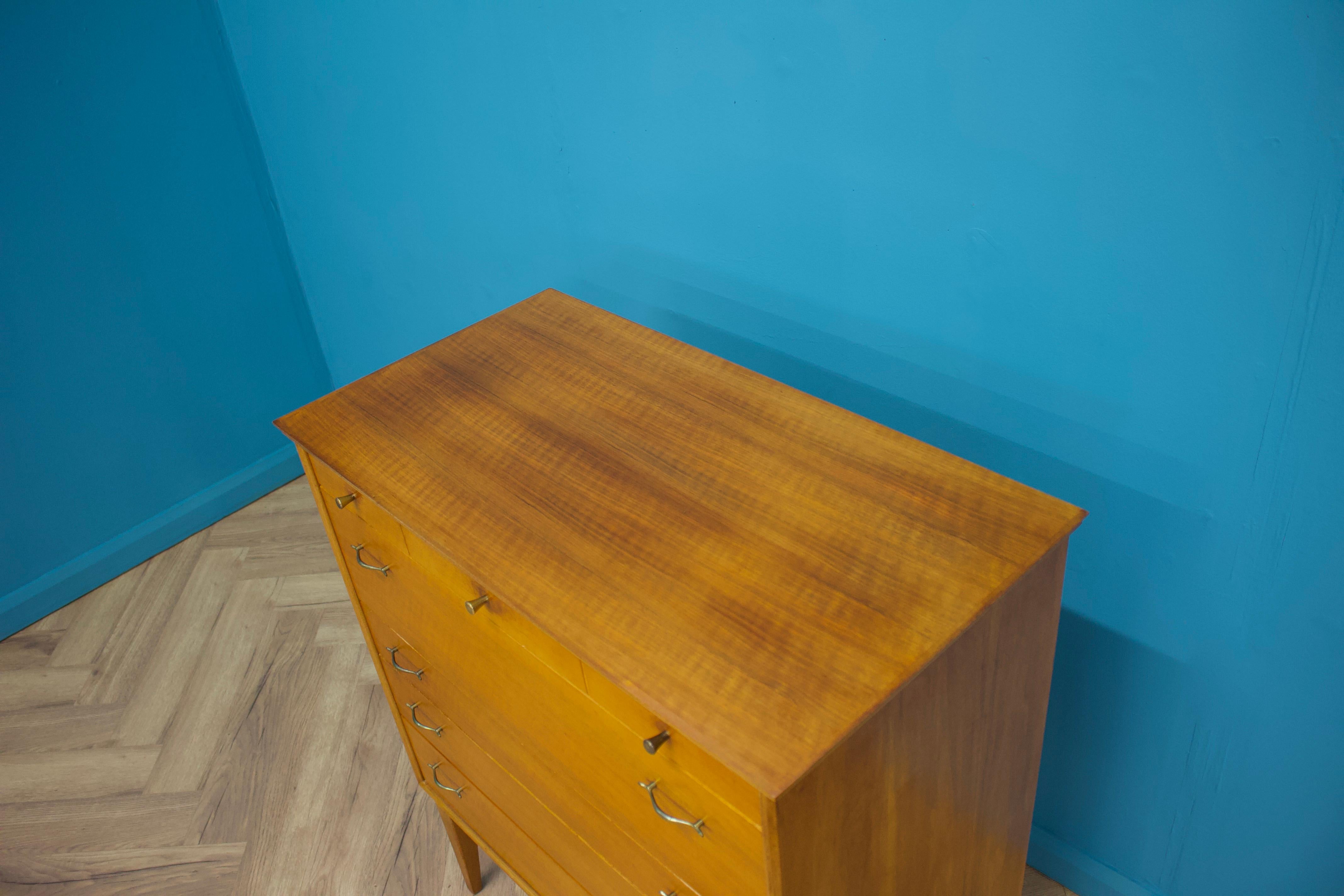 Mid-Century Walnut Chest of Drawers by Alfred COX for Heals, 1960s For Sale 1