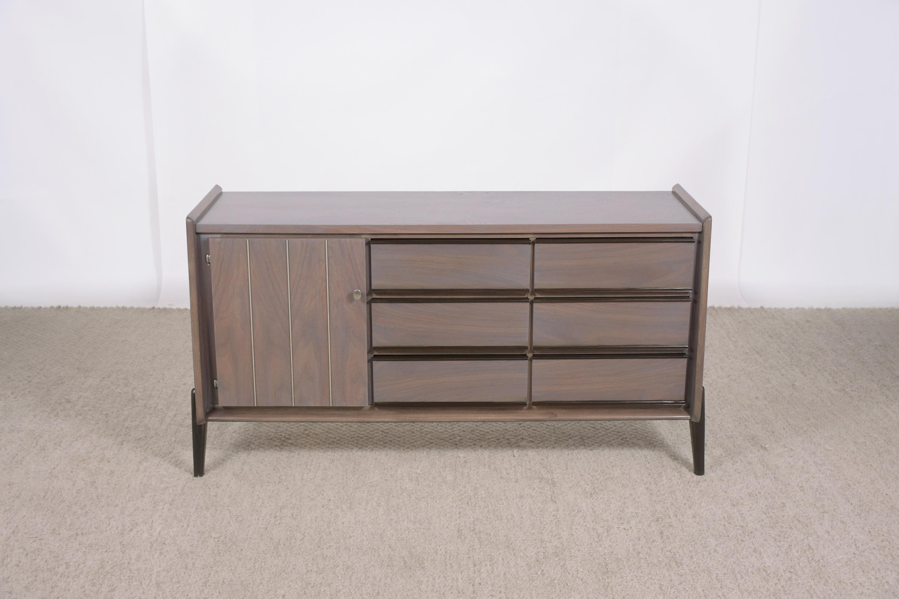 American 1960s Vintage Walnut Credenza: Mid-Century Elegance Meets Functionality