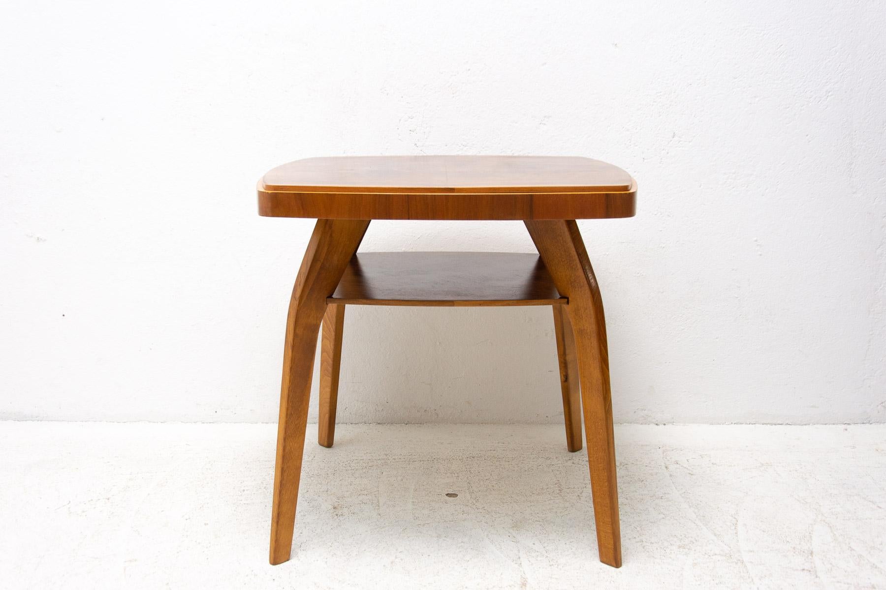 Mid century coffee table from the 1960´s, it was designed by František Jirák for Tatra nabytok Pravenec. Walnut veneer. Very interesting shaping. Fully refurbished. In excellent condition.

Dimensions:

Height: 65 xm

Width: 66 xm

Depth: 66