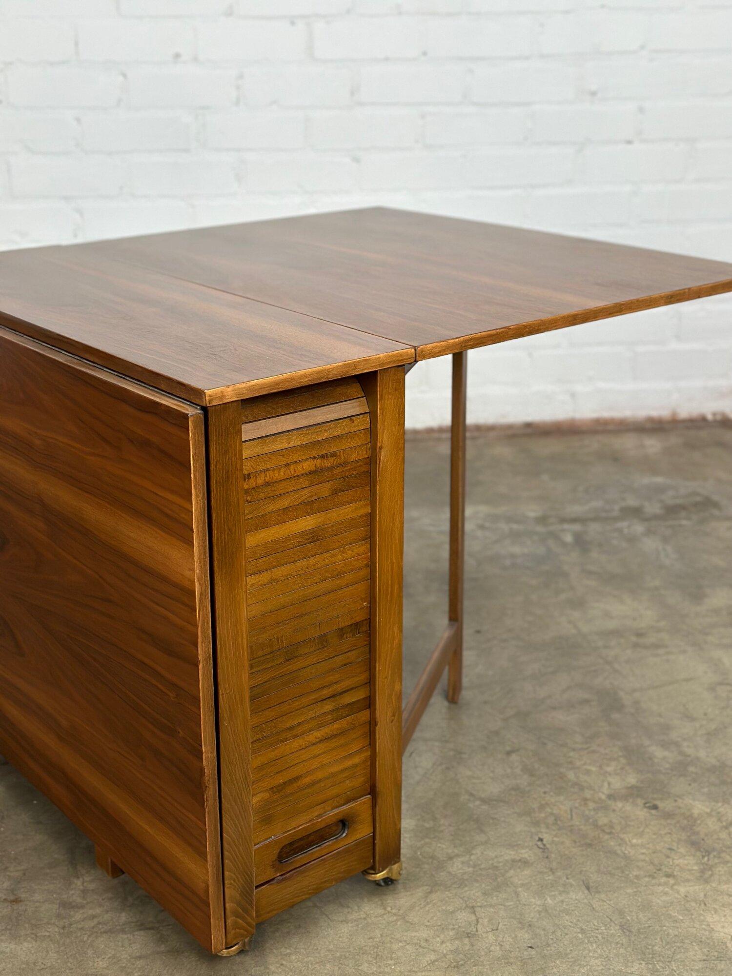 Mid Century Walnut Collapsable Table In Good Condition In Los Angeles, CA