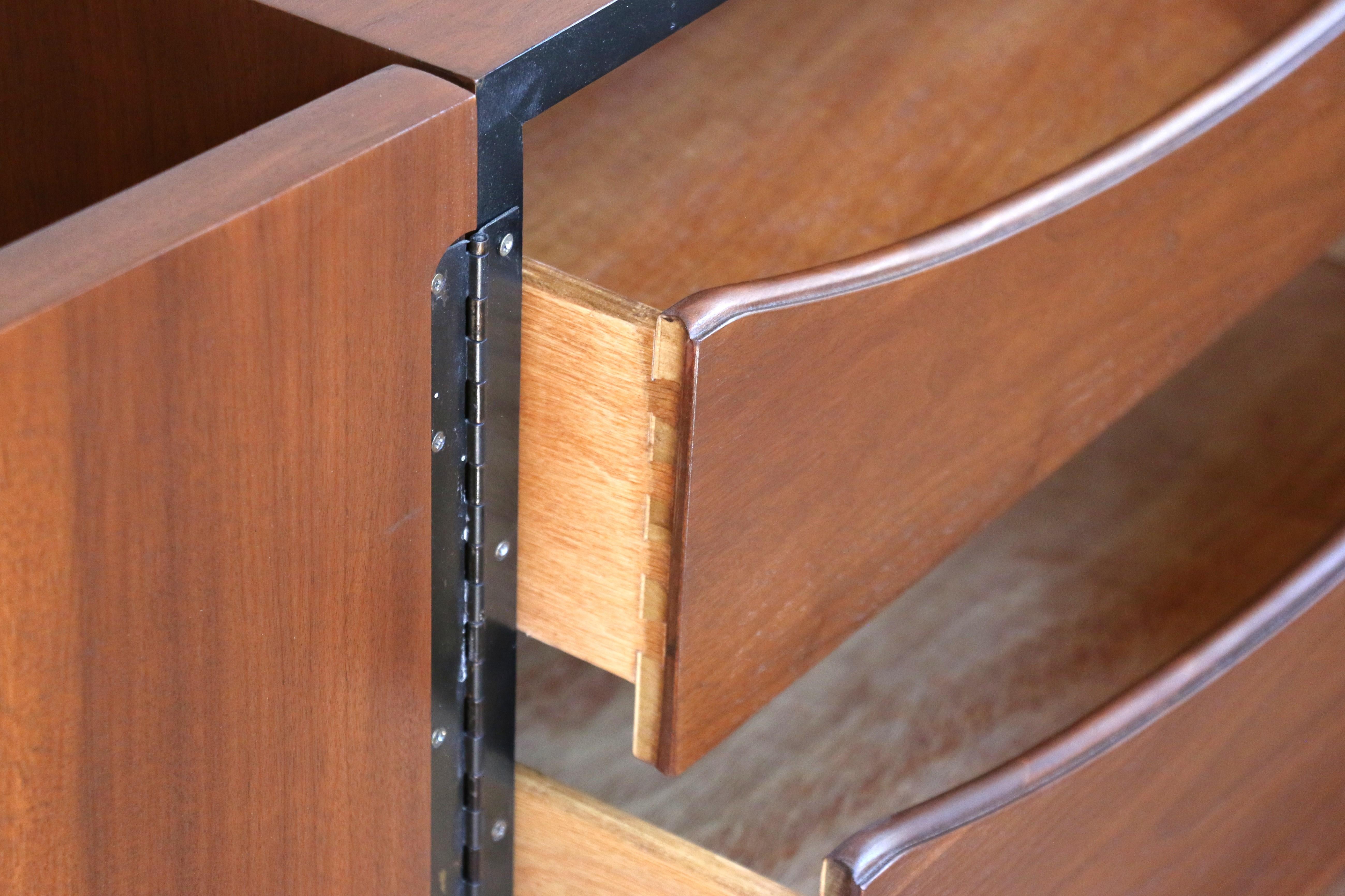 Mid-Century Walnut Credenza by American of Martinsville, 1960s For Sale 5