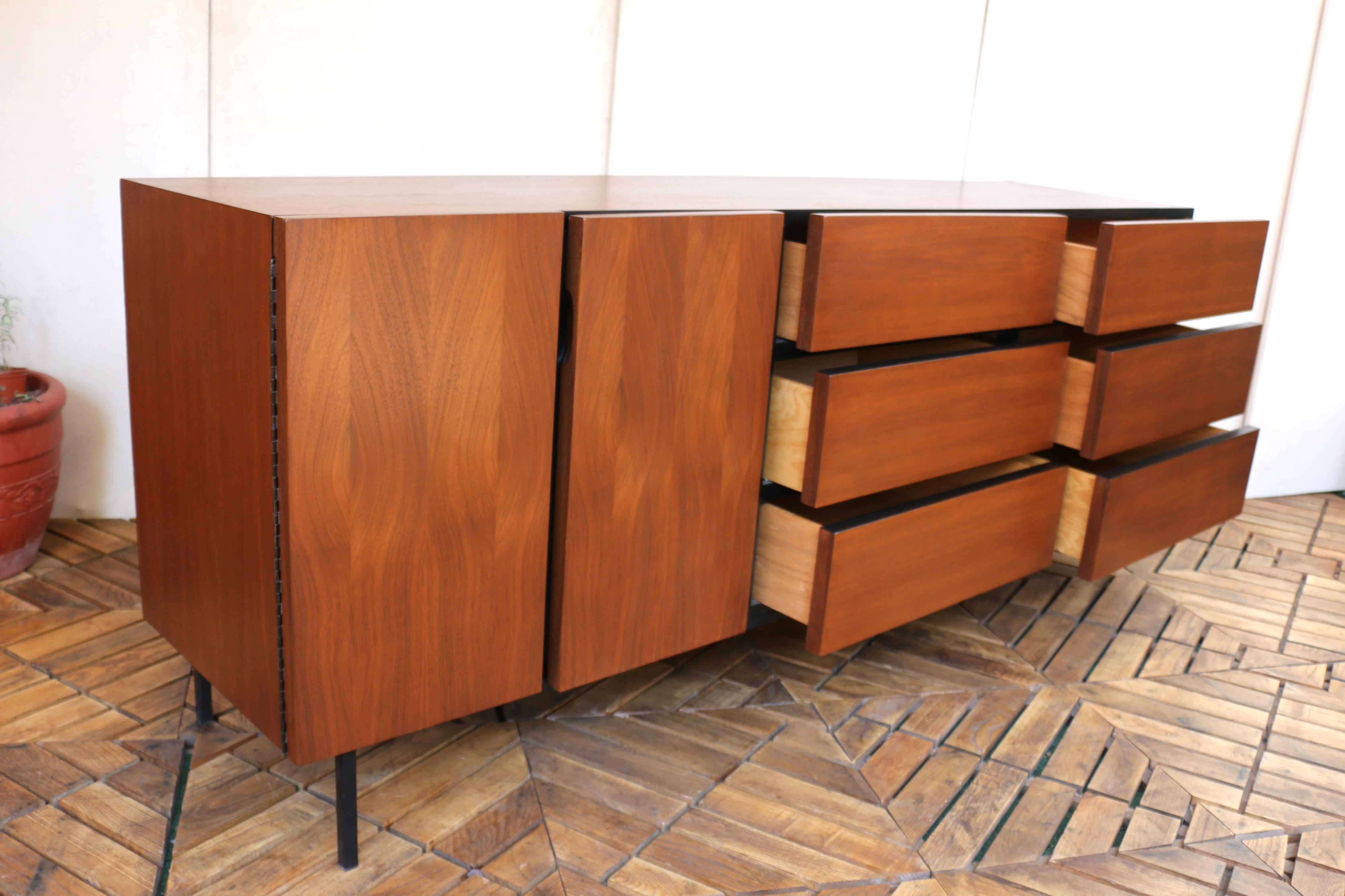 Mid-Century Modern Mid-Century Walnut Credenza by American of Martinsville, 1960s For Sale