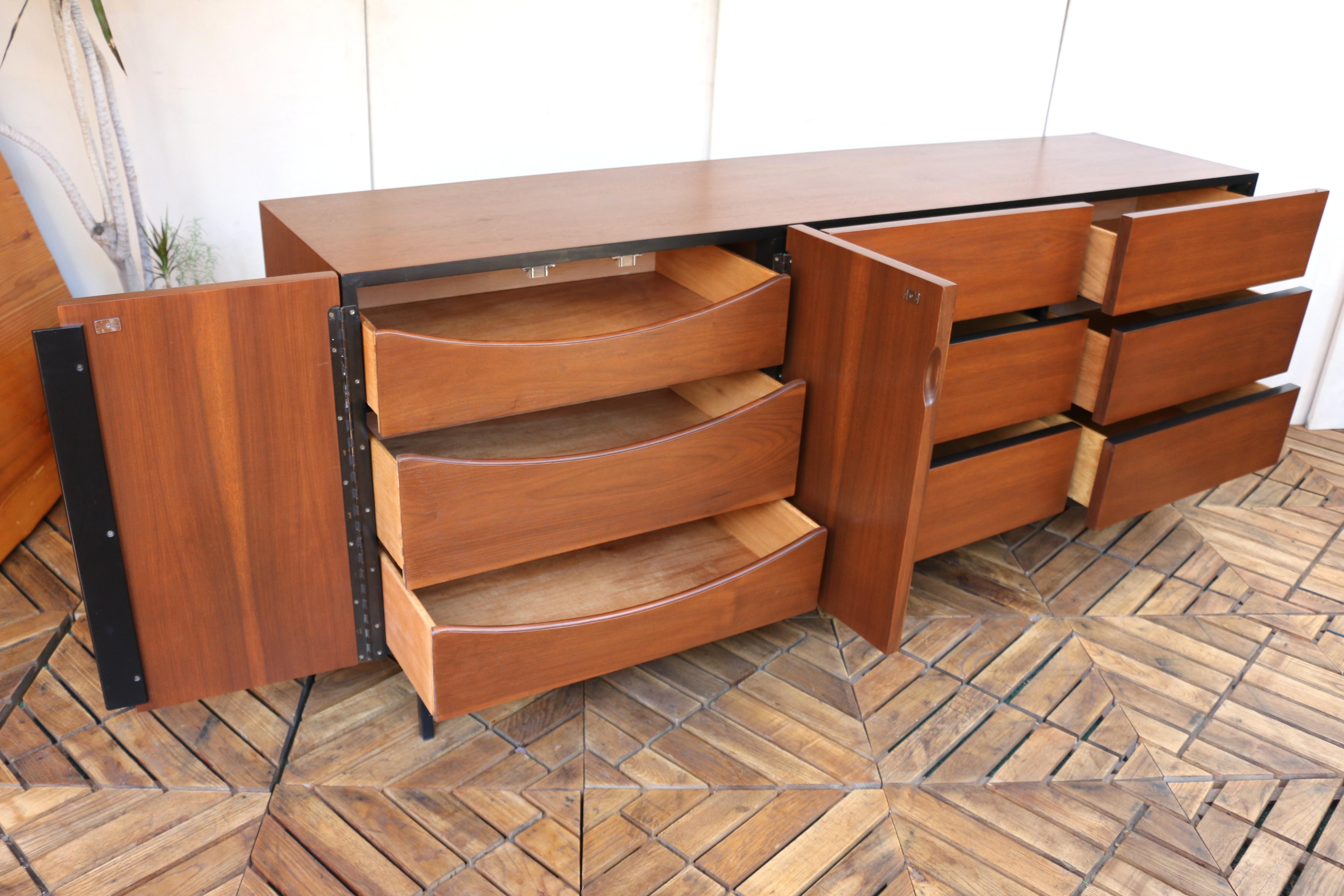 Mid-20th Century Mid-Century Walnut Credenza by American of Martinsville, 1960s For Sale