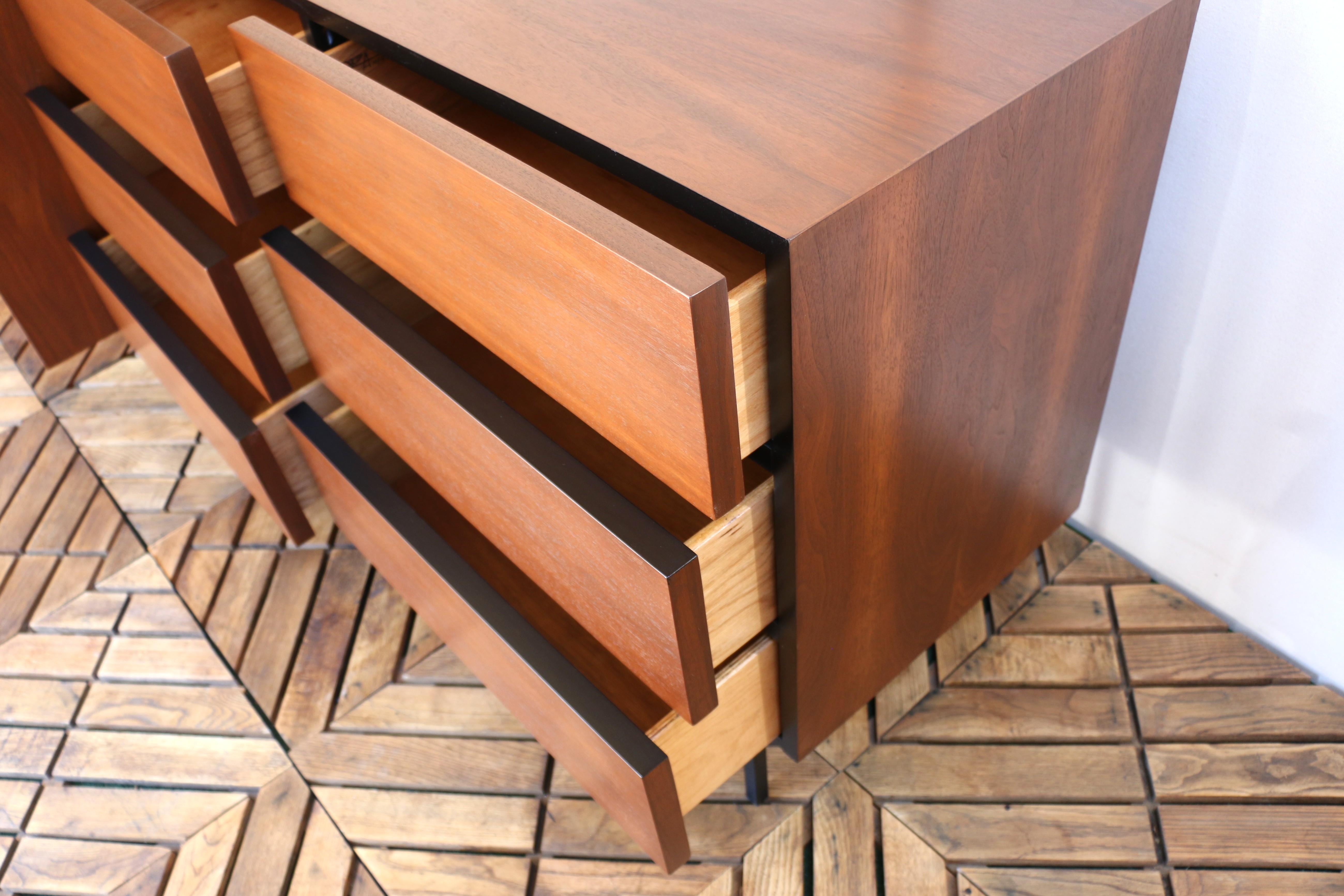 Mid-Century Walnut Credenza by American of Martinsville, 1960s For Sale 2