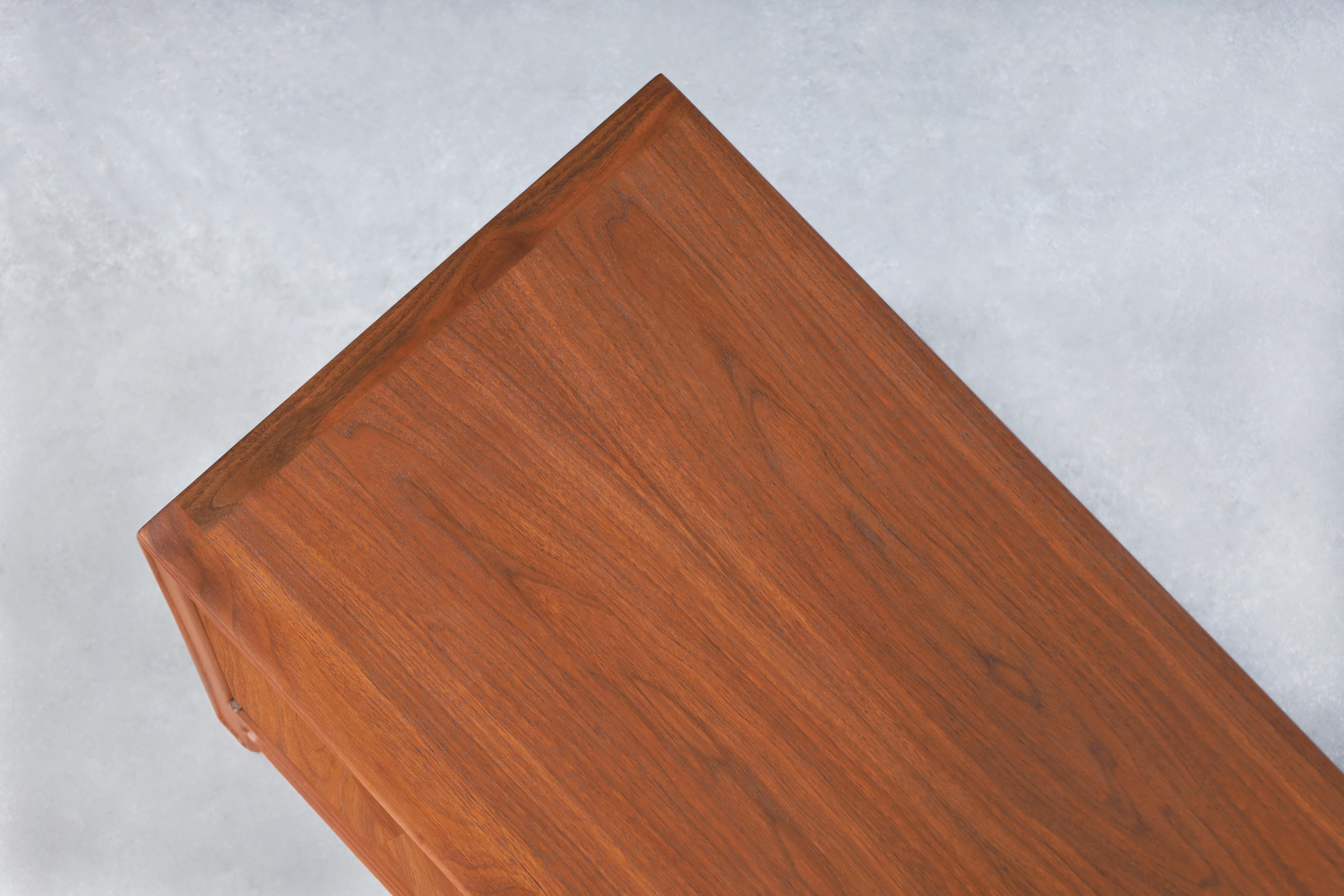 Mid-Century Walnut Credenza by John Stuart Inc. 7