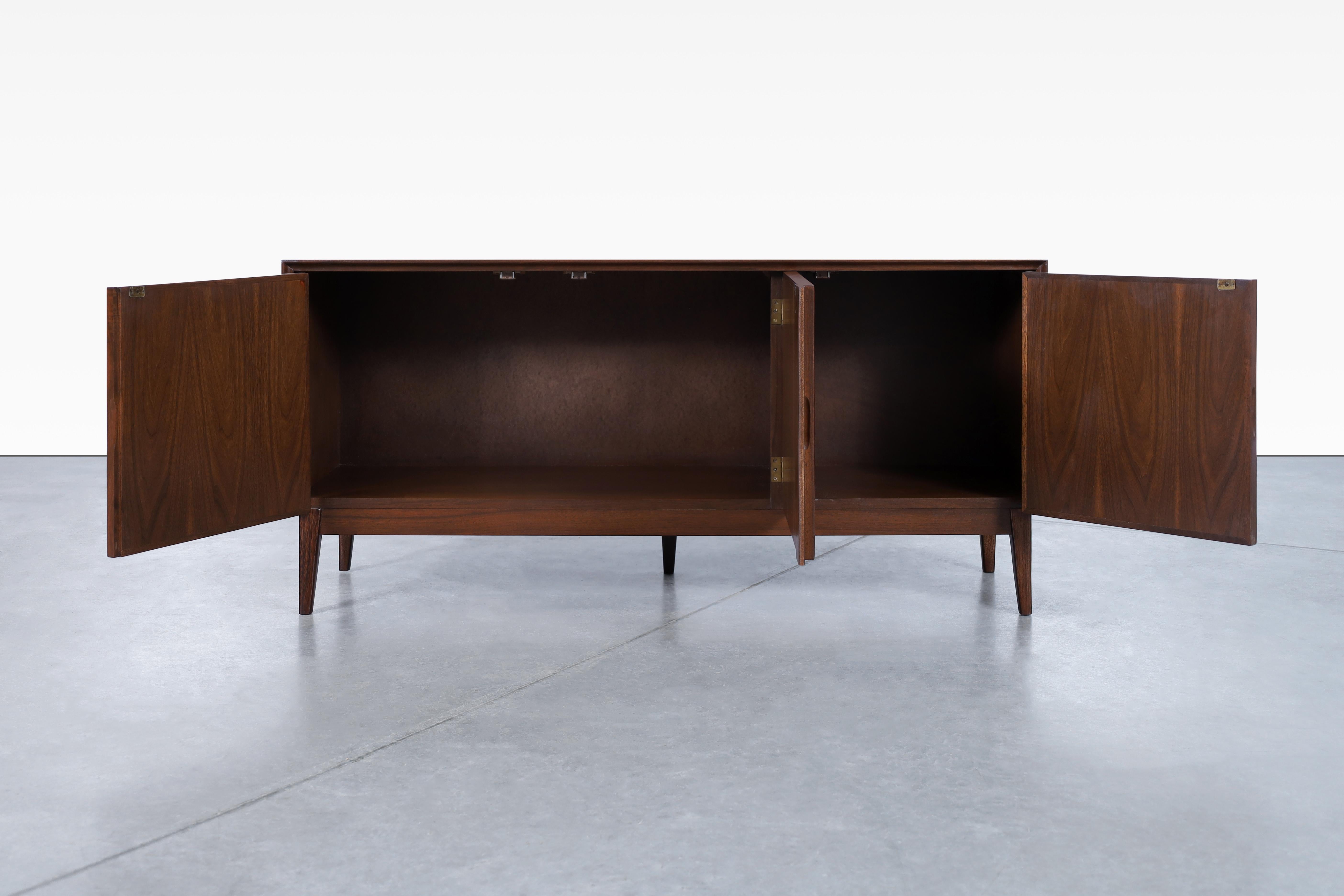 Mid-Century Walnut Credenza by Merton L. Gershun for American of Martinsville In Excellent Condition For Sale In North Hollywood, CA