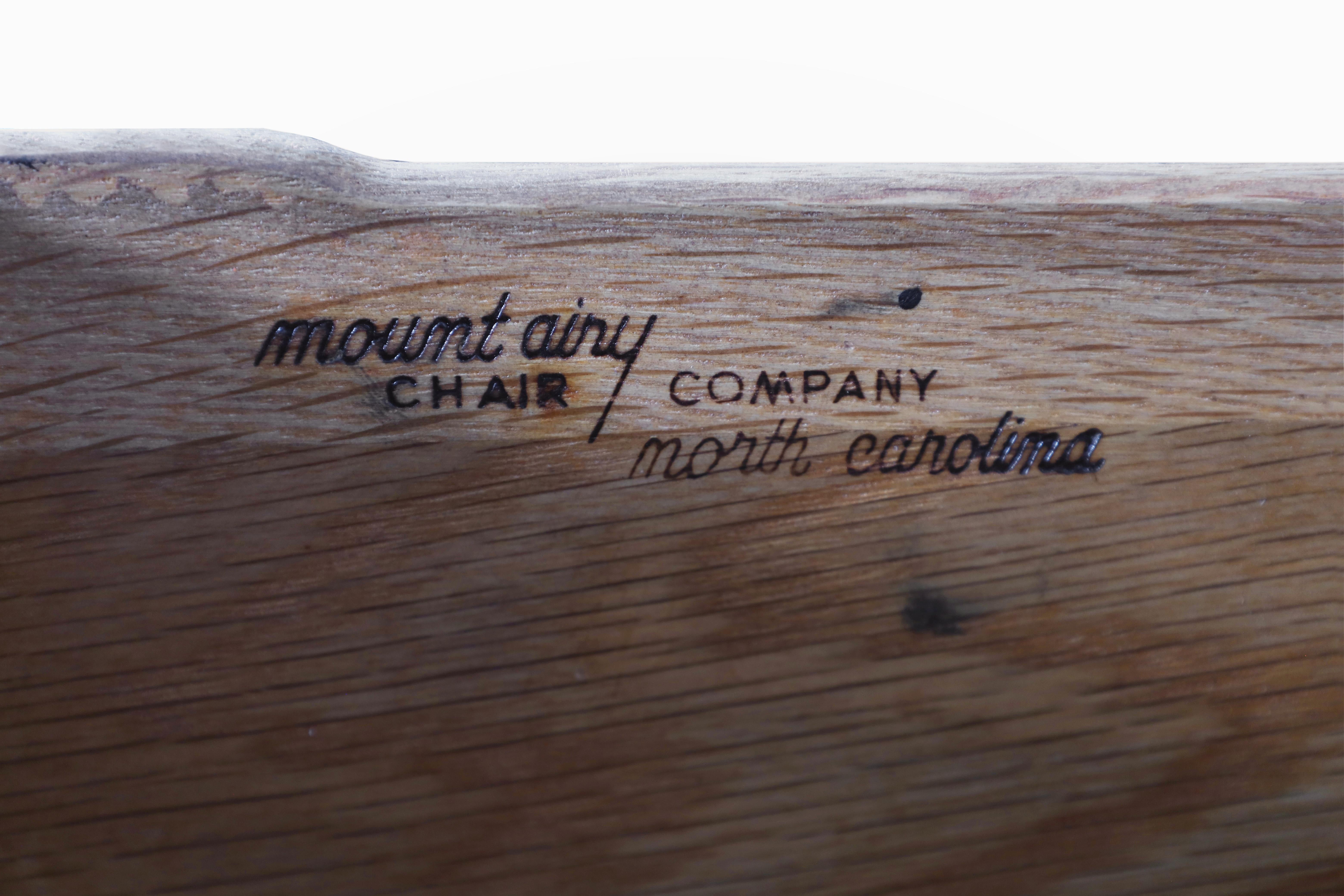 Mid-Century-Anrichte aus Nussbaumholz von Raymond Sobota für Mount Airy im Angebot 4