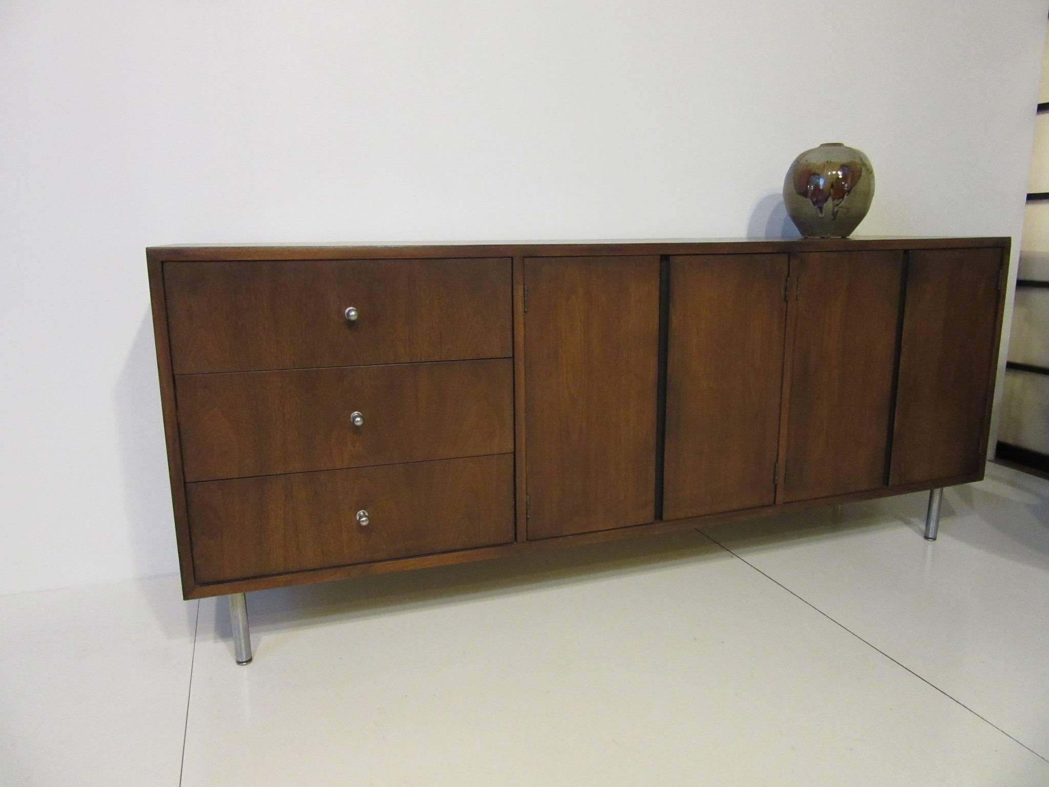 Midcentury Walnut Credenza in the Style of George Nelson 3