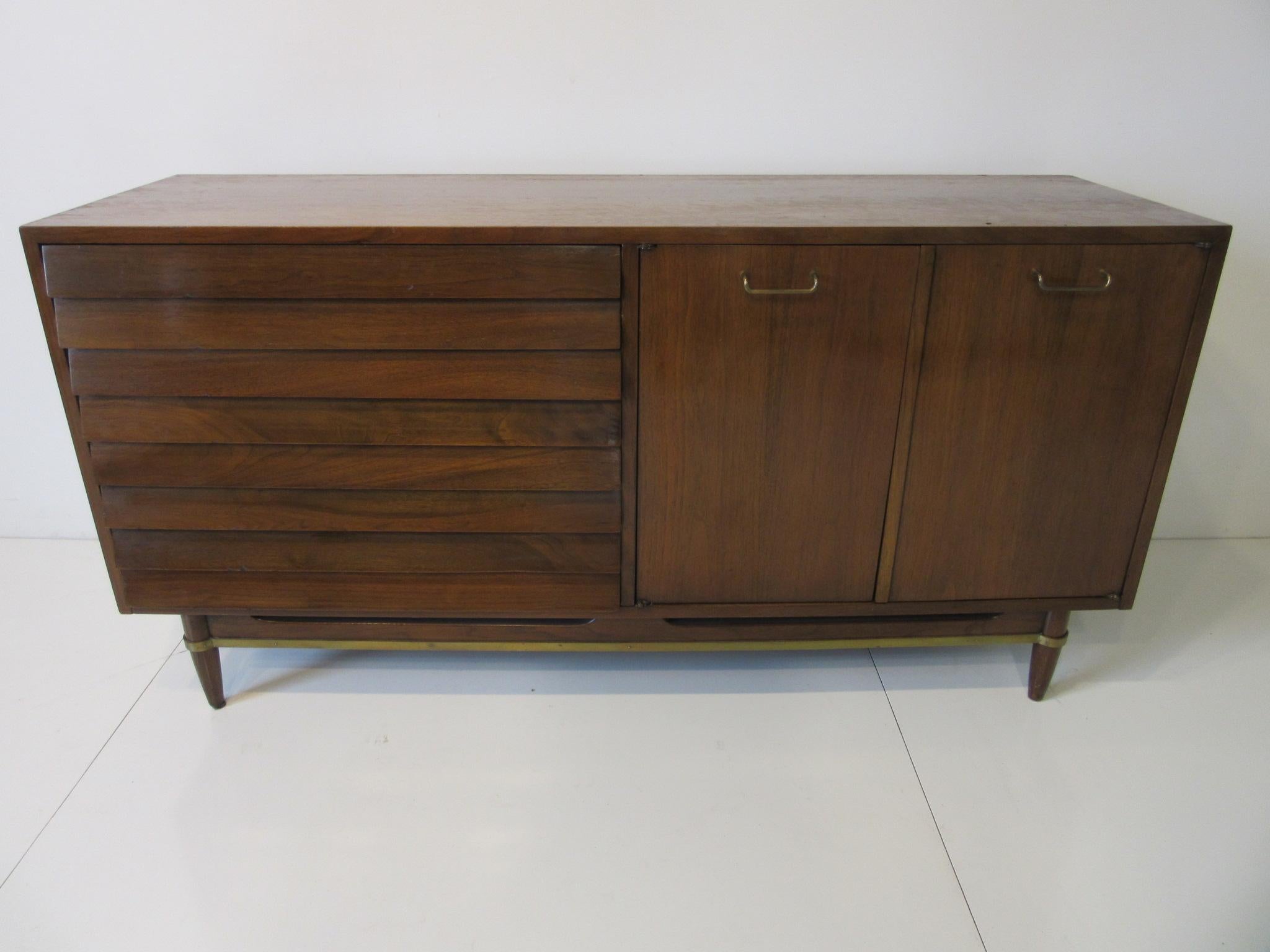Midcentury Walnut Credenza / Sideboard by American of Martinsville 6