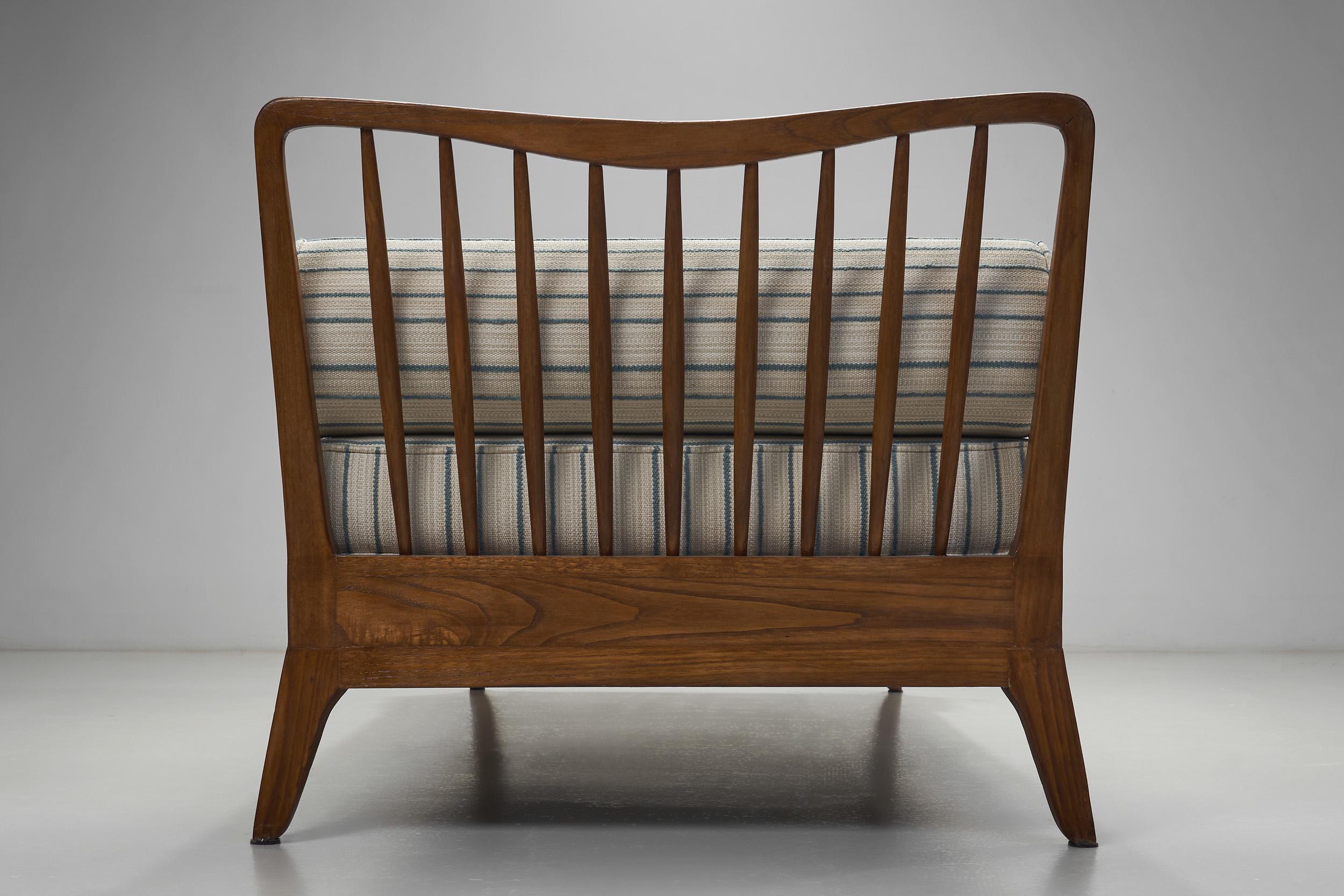 Mid-Century Walnut Daybed in the Manner of Paolo Buffa, Italy 1960s For Sale 3