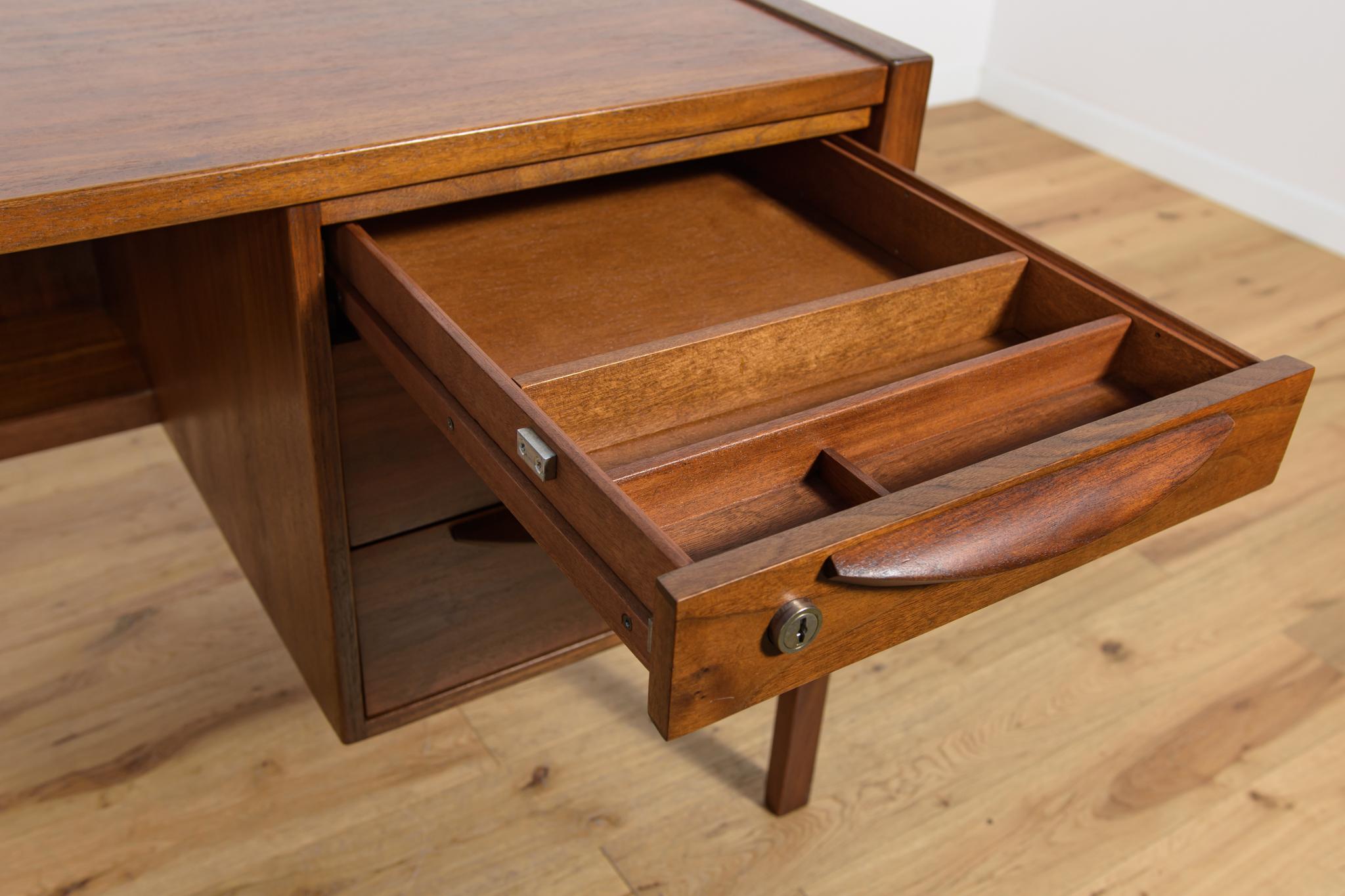 Mid-Century Walnut Desk by Jens Risom for Jens Risom Design, 1960s For Sale 3