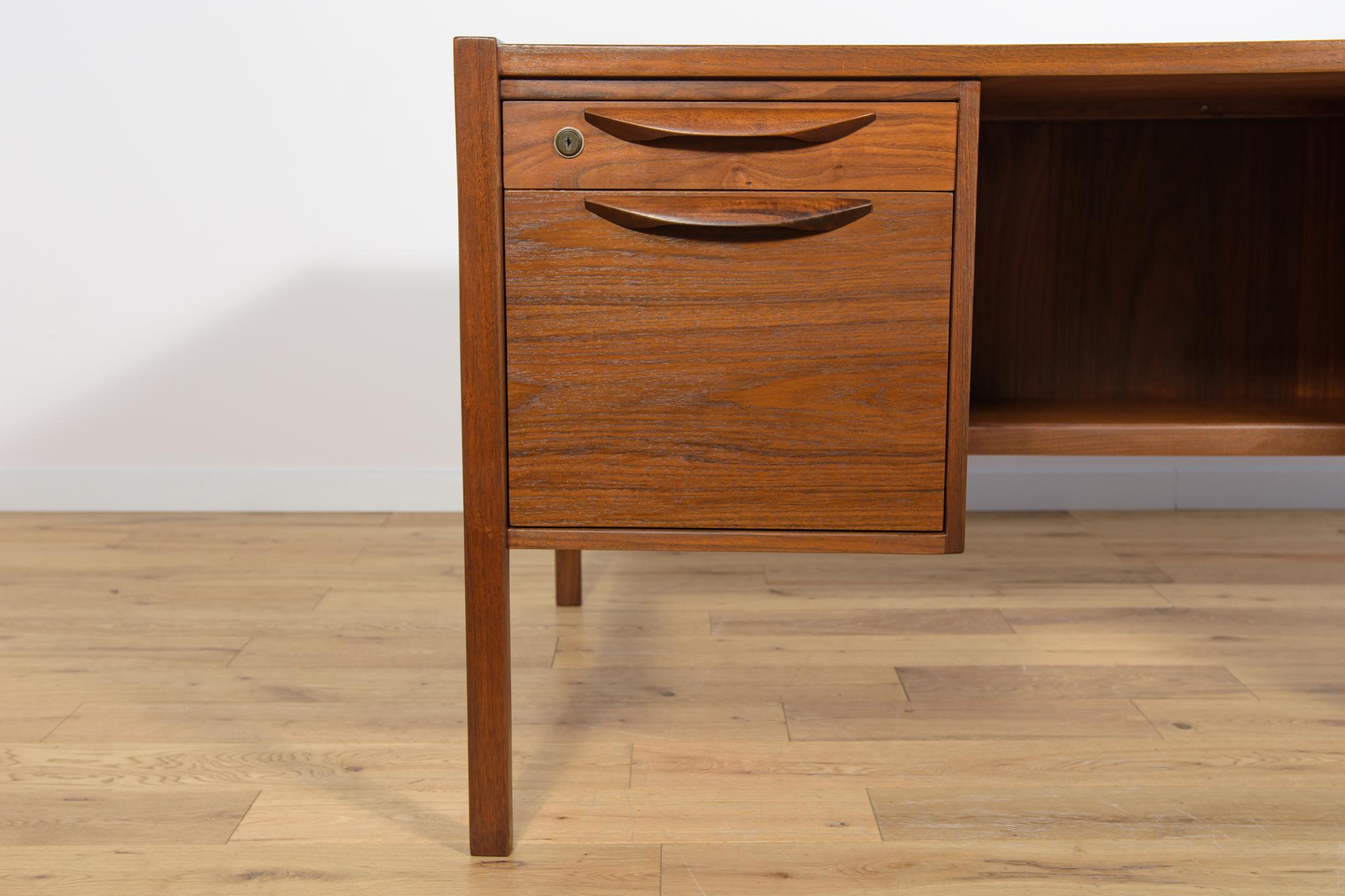 Mid-Century-Schreibtisch aus Nussbaumholz von Jens Risom für Jens Risom Design, 1960er Jahre im Angebot 7