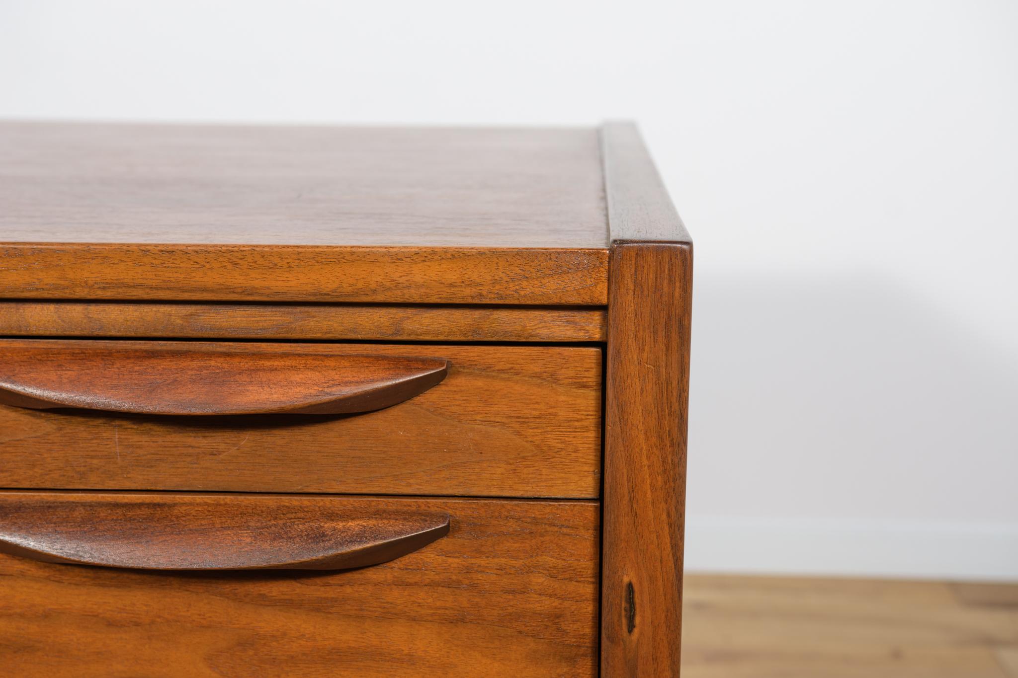 Mid-Century-Schreibtisch aus Nussbaumholz von Jens Risom für Jens Risom Design, 1960er Jahre im Angebot 8