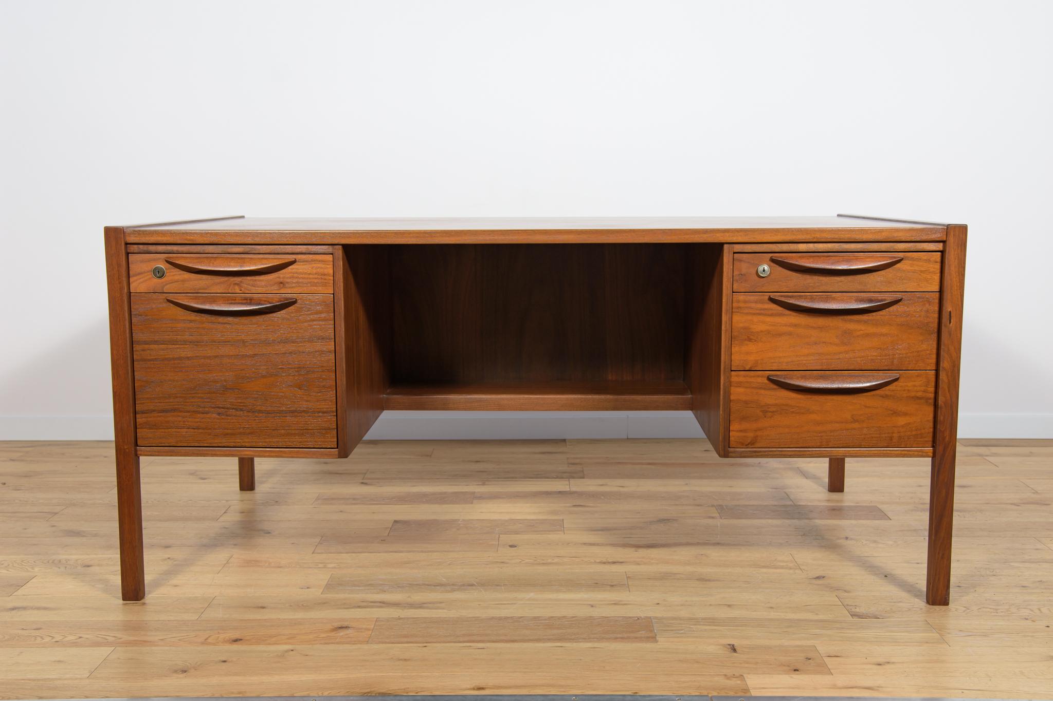 Mid-Century-Schreibtisch aus Nussbaumholz von Jens Risom für Jens Risom Design, 1960er Jahre (Moderne der Mitte des Jahrhunderts) im Angebot