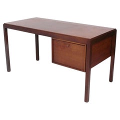 Mid Century Schreibtisch aus Nussbaumholz von Mount Airy