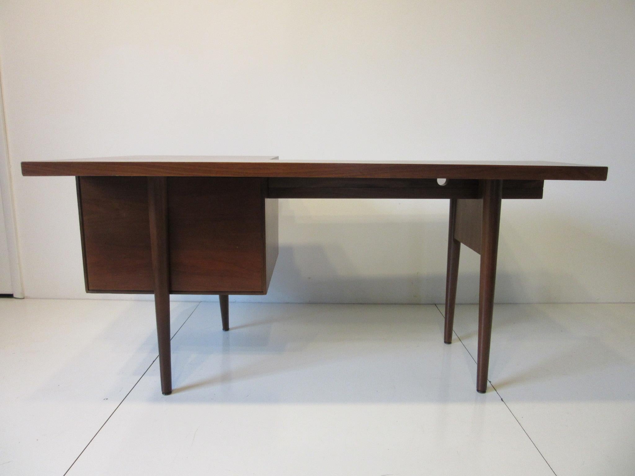 Midcentury Walnut Desk in the style of Stow Davis- Lehigh 5