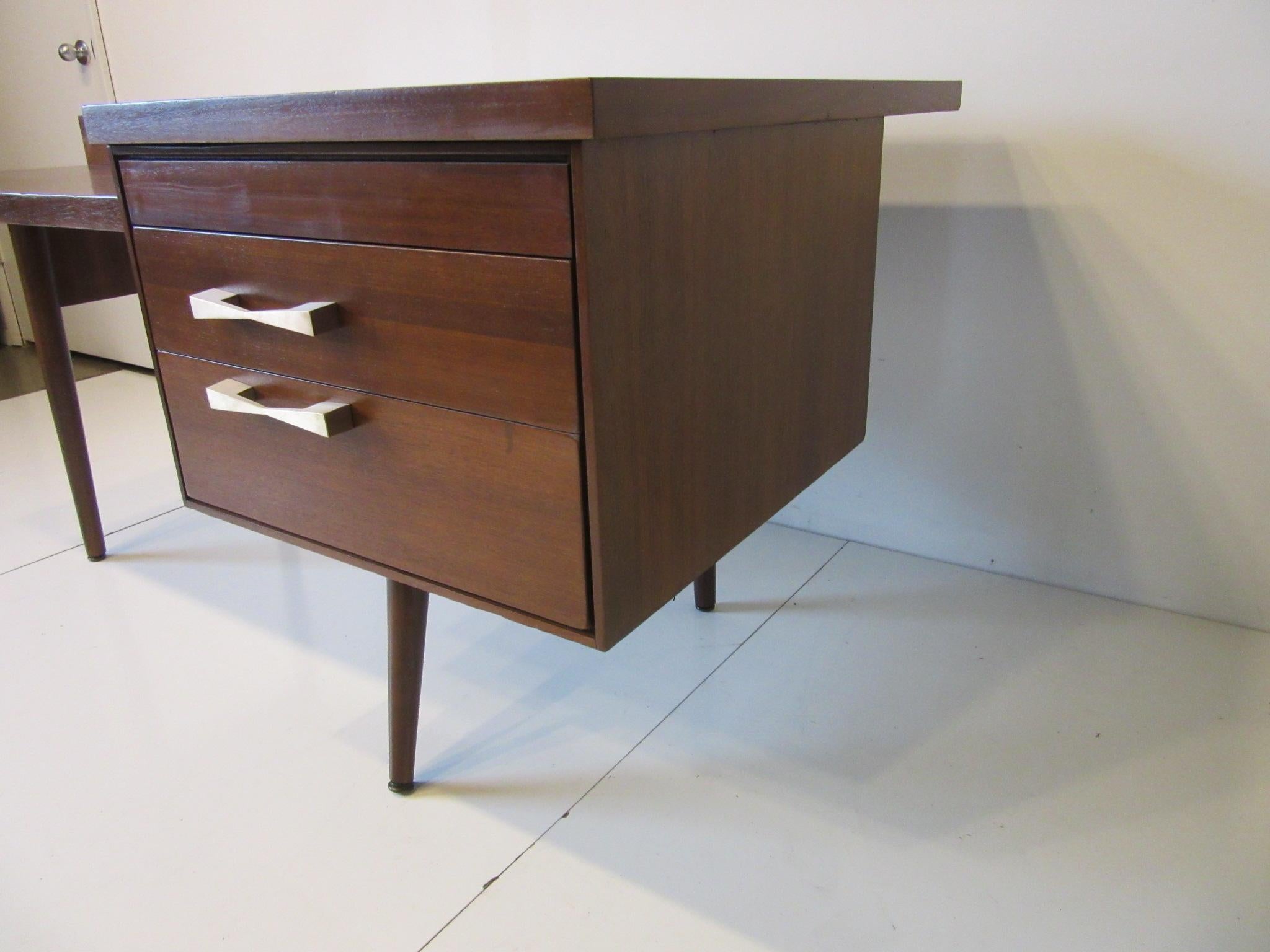 American Midcentury Walnut Desk in the style of Stow Davis- Lehigh