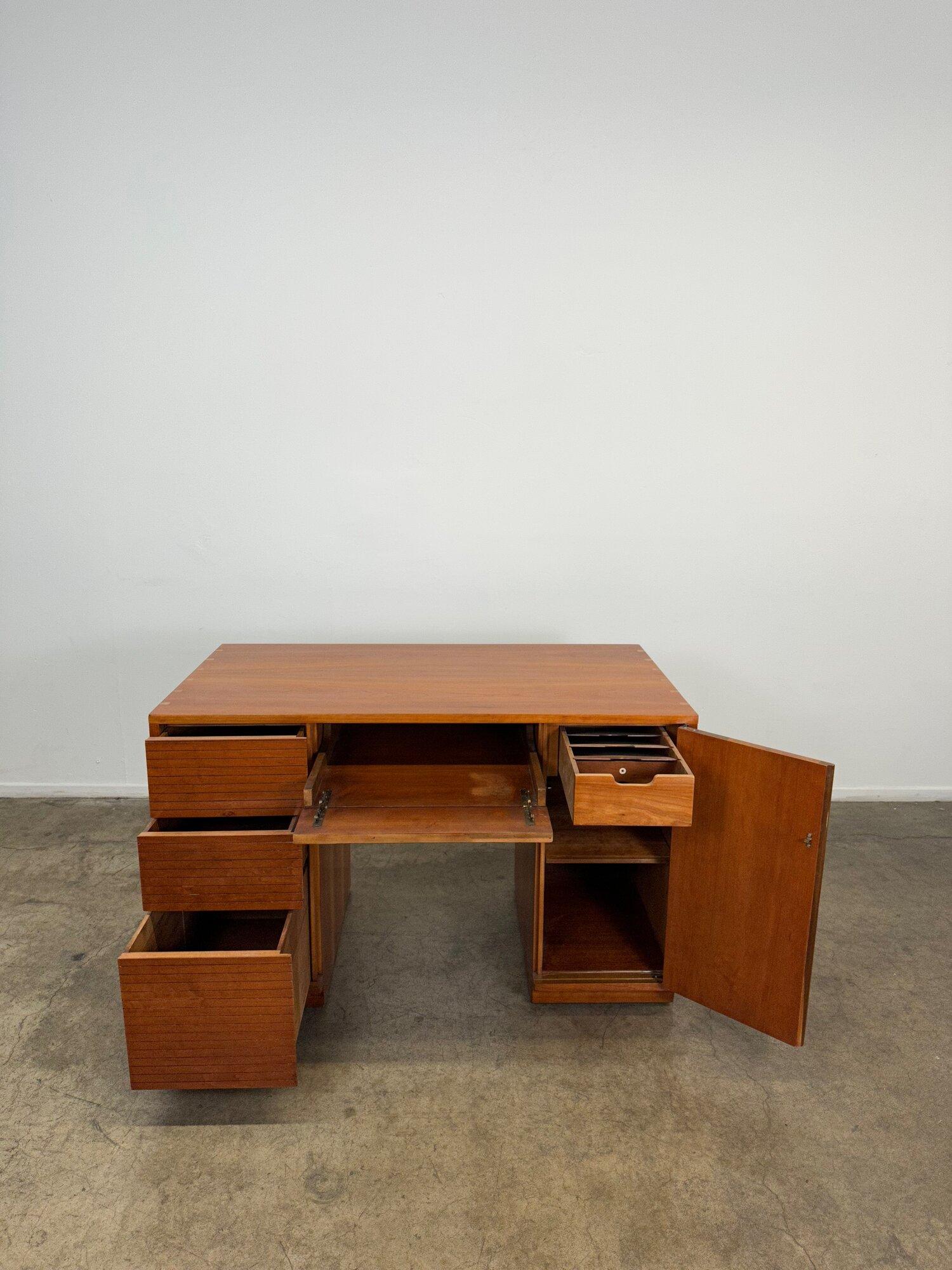 Mid Century Walnut Desk with Exposed Joinery by Henredon Heritage In Good Condition In Los Angeles, CA