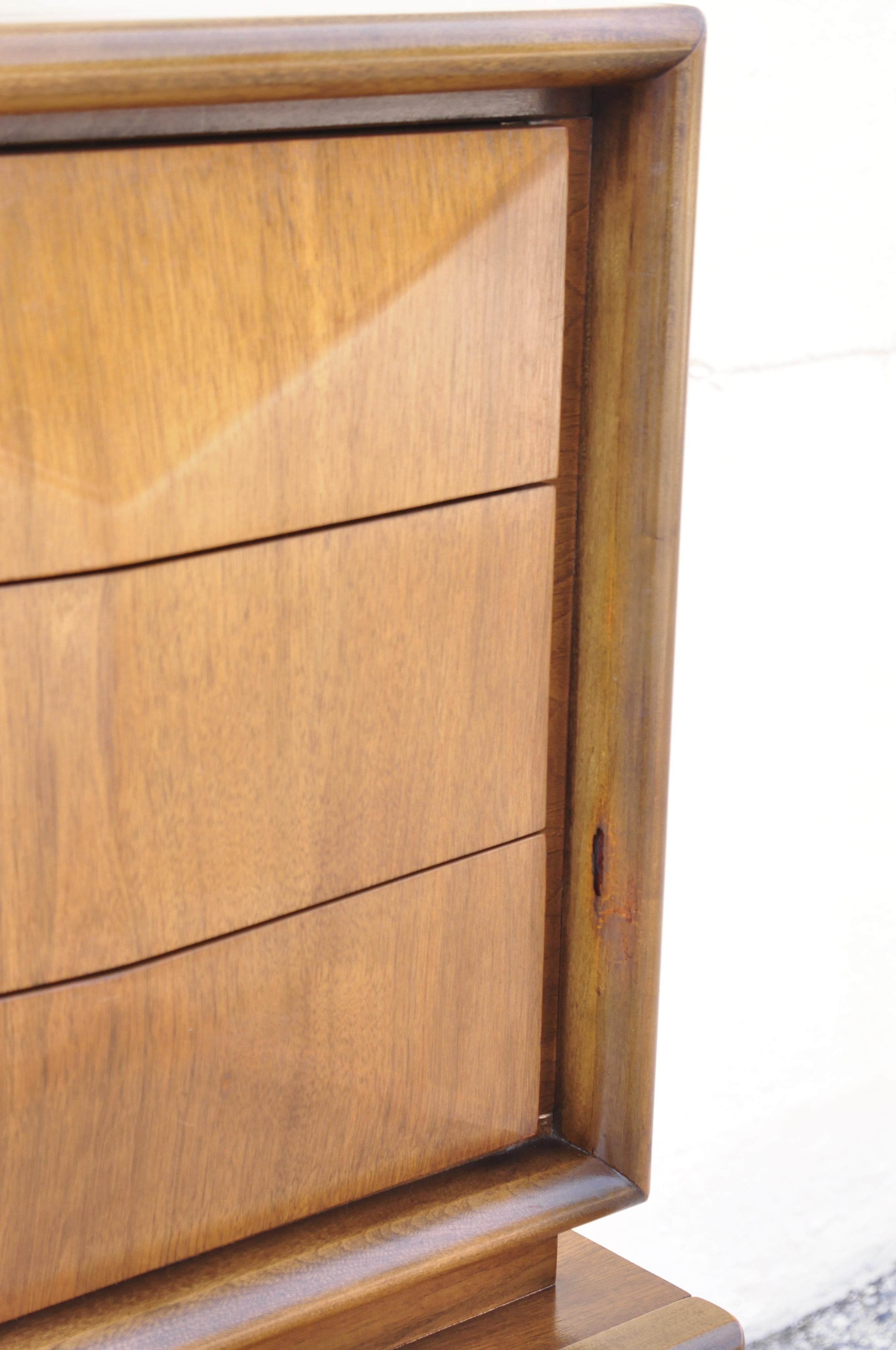 Mid Century Walnut Diamond Front Chest on Chest Dresser by United Furniture In Good Condition In Philadelphia, PA