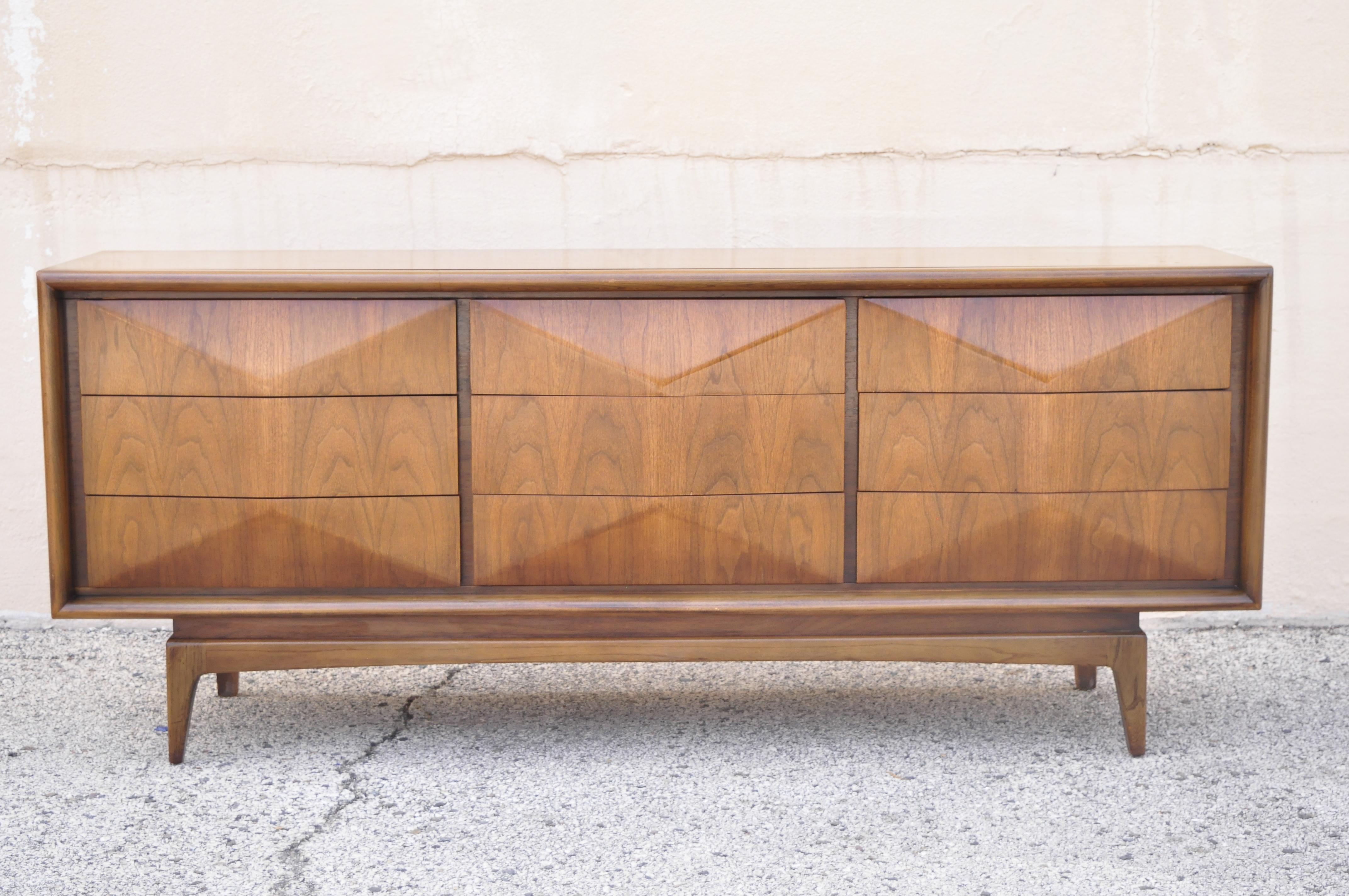 Mid-Century Modern walnut diamond front long dresser credenza by united furniture. Item features 3 dimensional 
