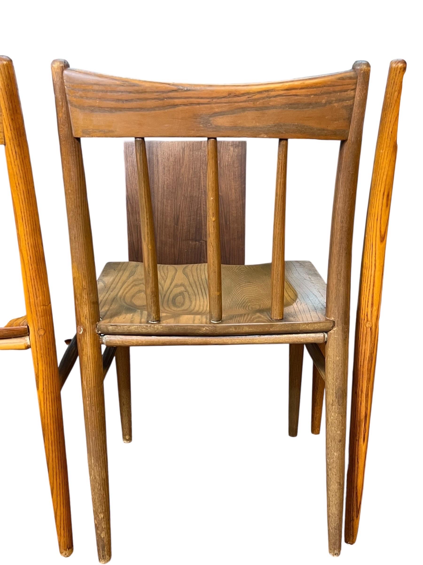 Sillas de comedor de nogal de mediados de siglo - Juego de 4 en venta 9
