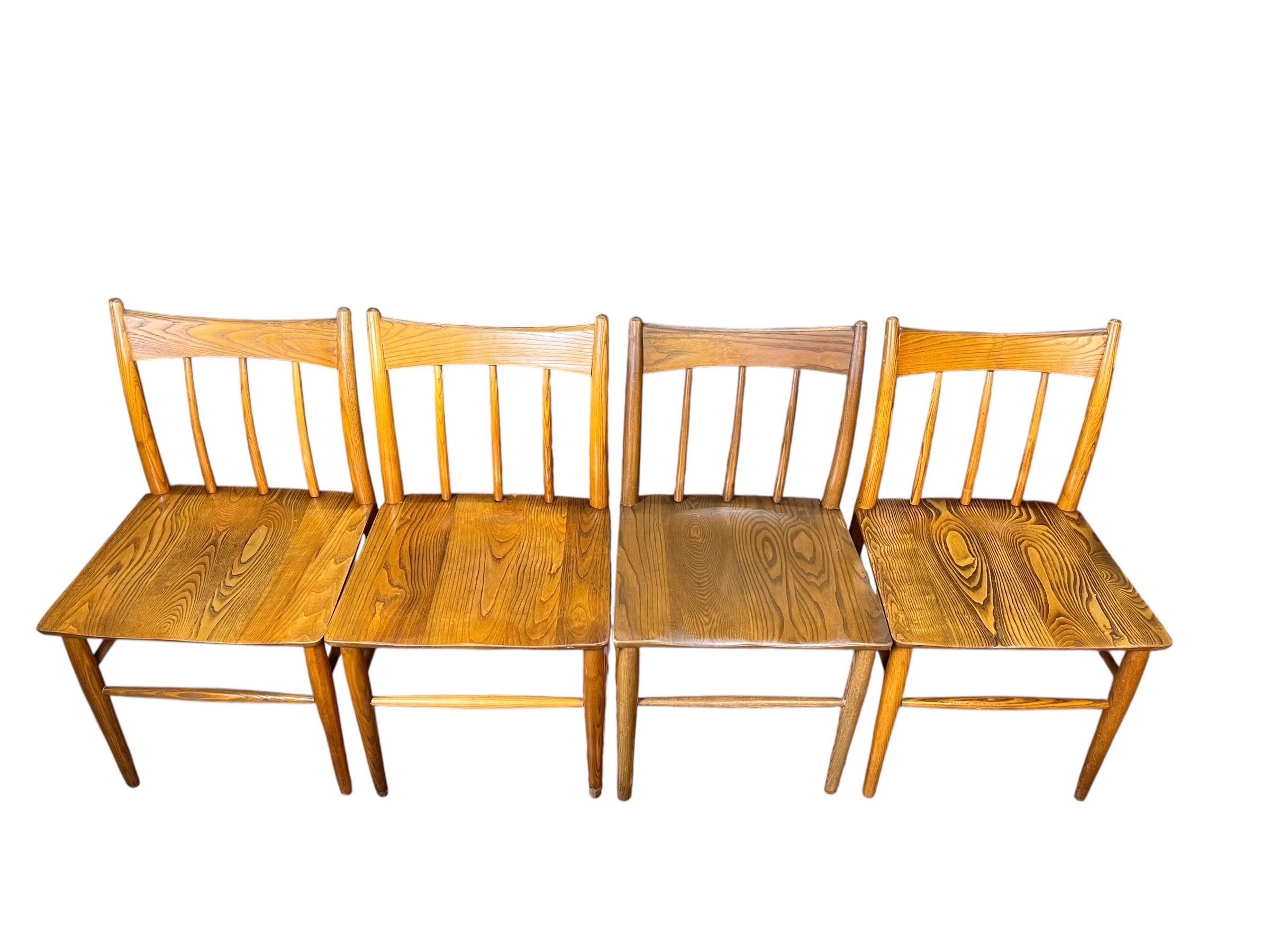 Sillas de comedor de nogal de mediados de siglo - Juego de 4 en venta 2