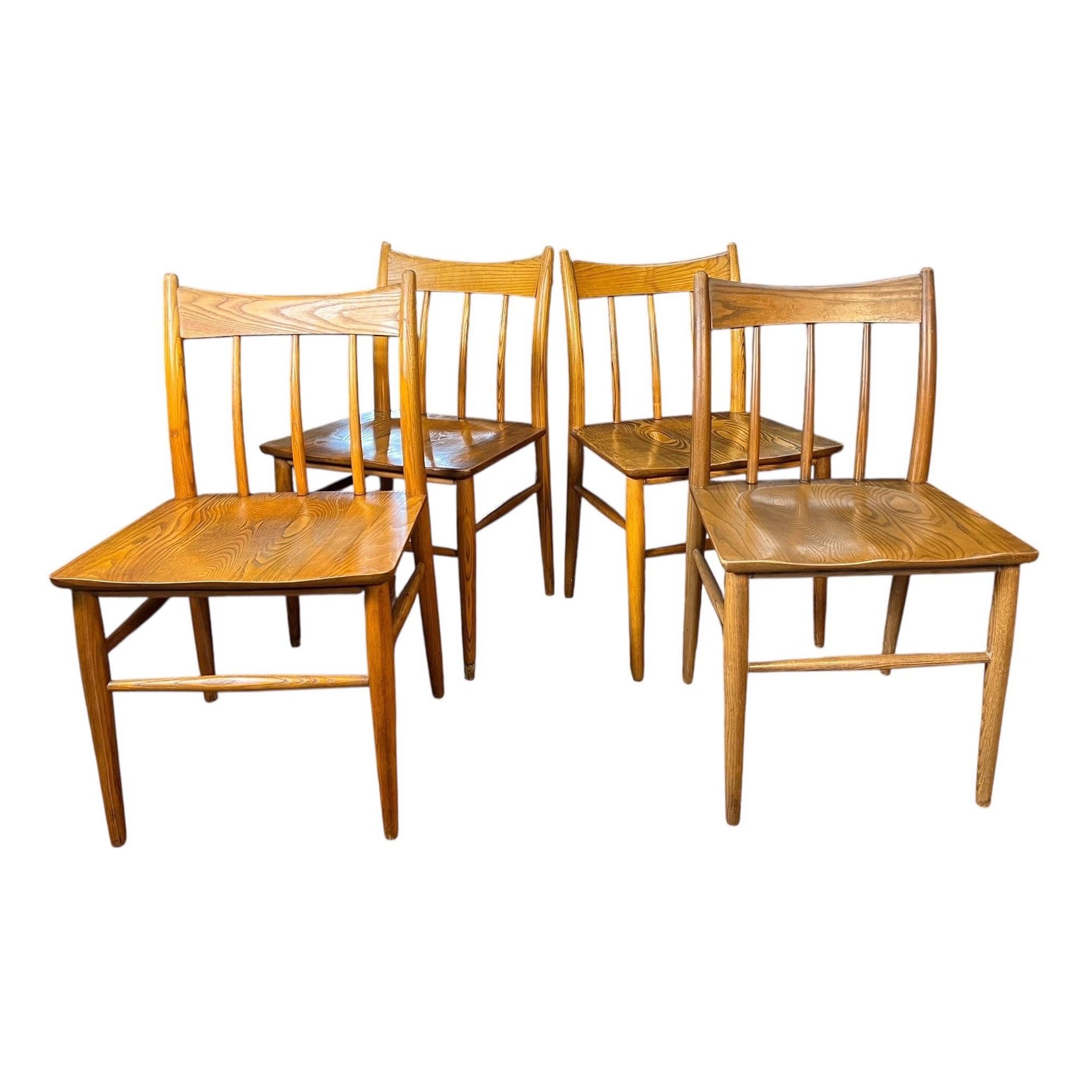 Sillas de comedor de nogal de mediados de siglo - Juego de 4