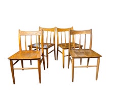 Sillas de comedor de nogal de mediados de siglo - Juego de 4