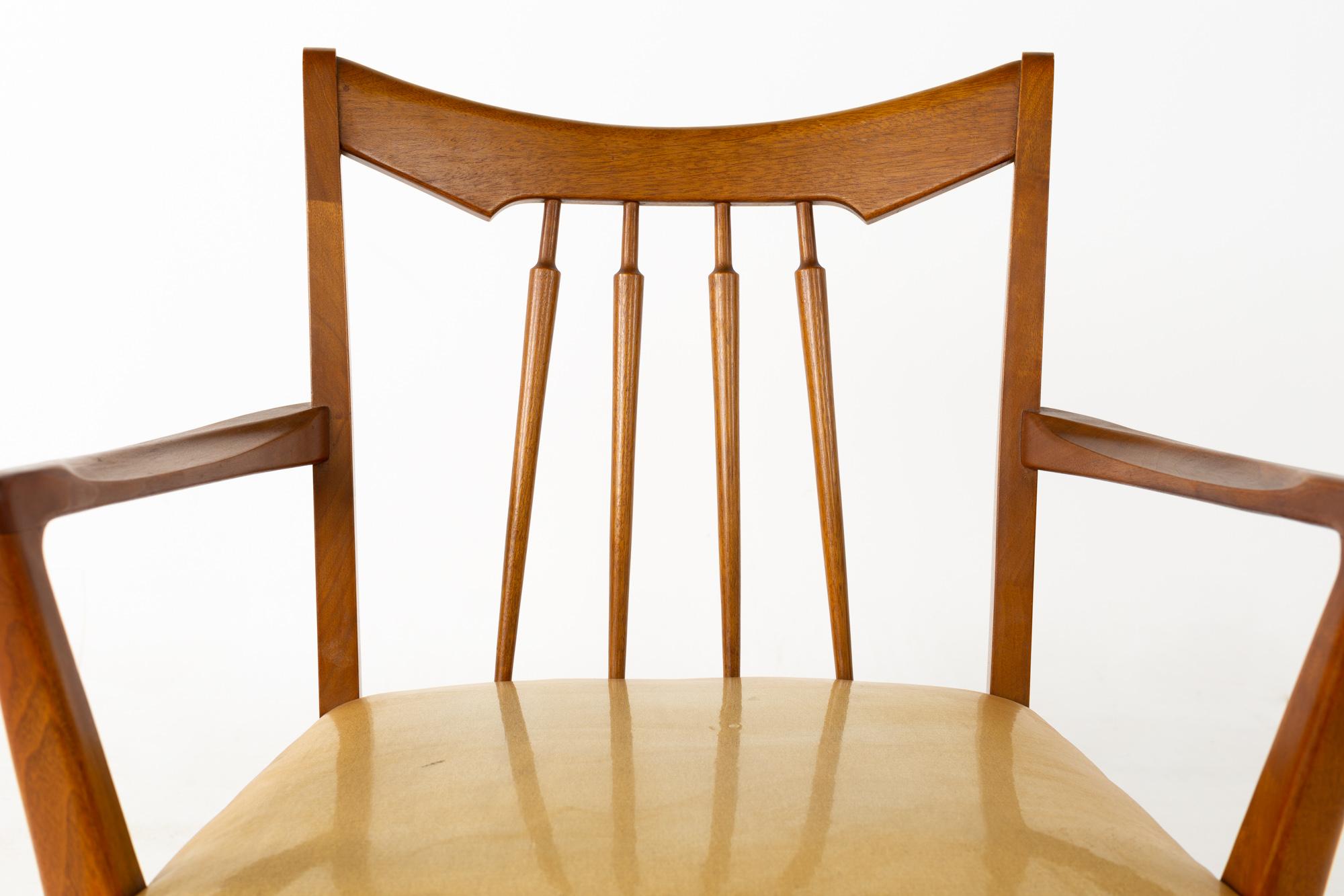 Chaises de salle à manger en noyer du milieu du siècle dernier - Lot de 6 en vente 9